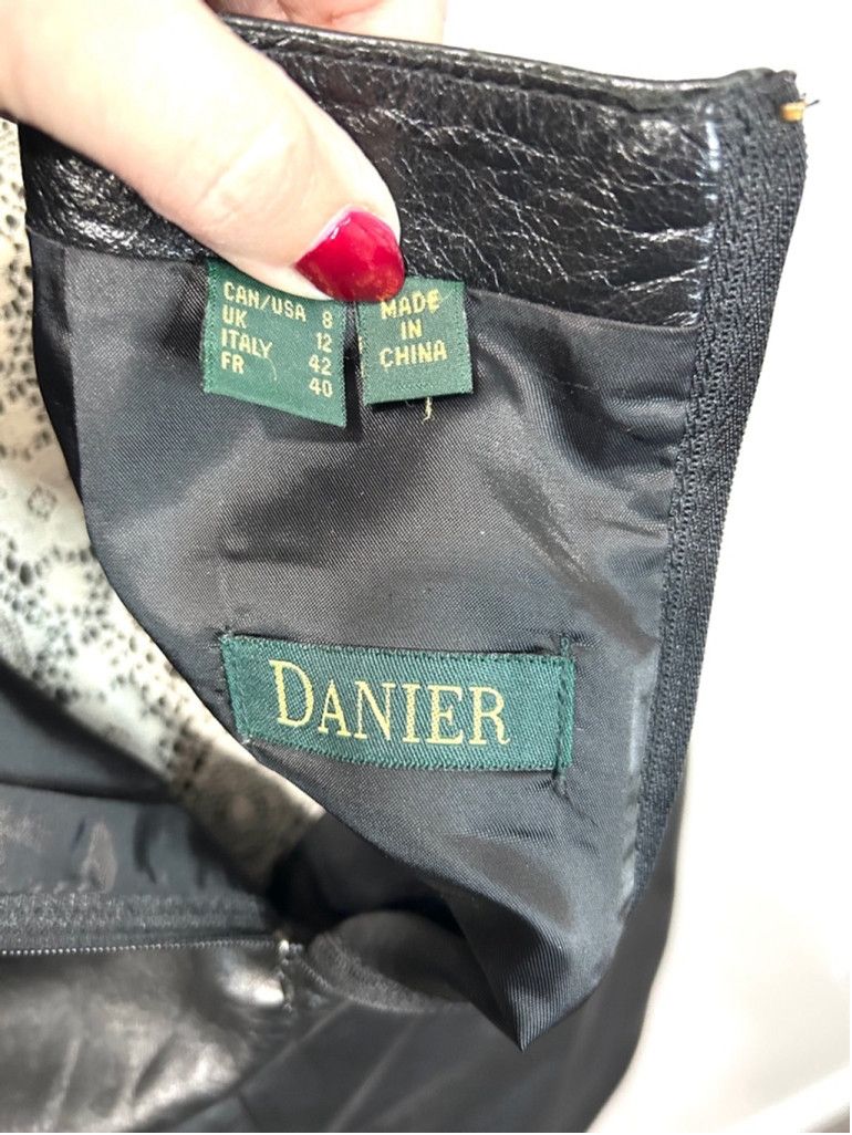 Danier Vintage 80s Danier Leather Skirt, Size 8, Black below knee Size 30" / US 8 / IT 44 - 6 Thumbnail