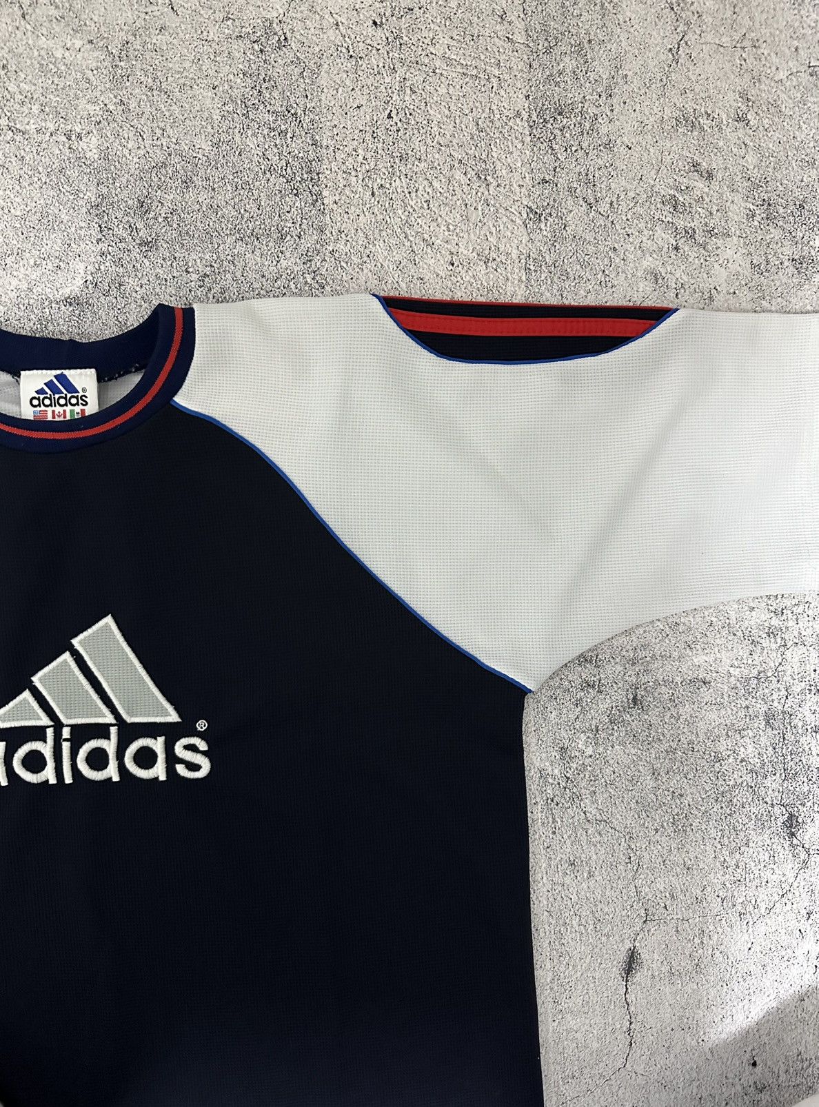 Adidas Vintahe Adidas T-shirt Big Embroidered Logo Centre Size US XXL / EU 58 / 5 - 6 Thumbnail