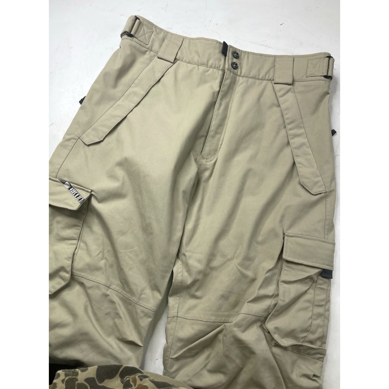 Burton Burton Pants Men L Cargo Beige Nylon Lined Water Resistant Winter Ski Cargo Pocket — (Note: single space separators) Size US 33 - 6 Thumbnail