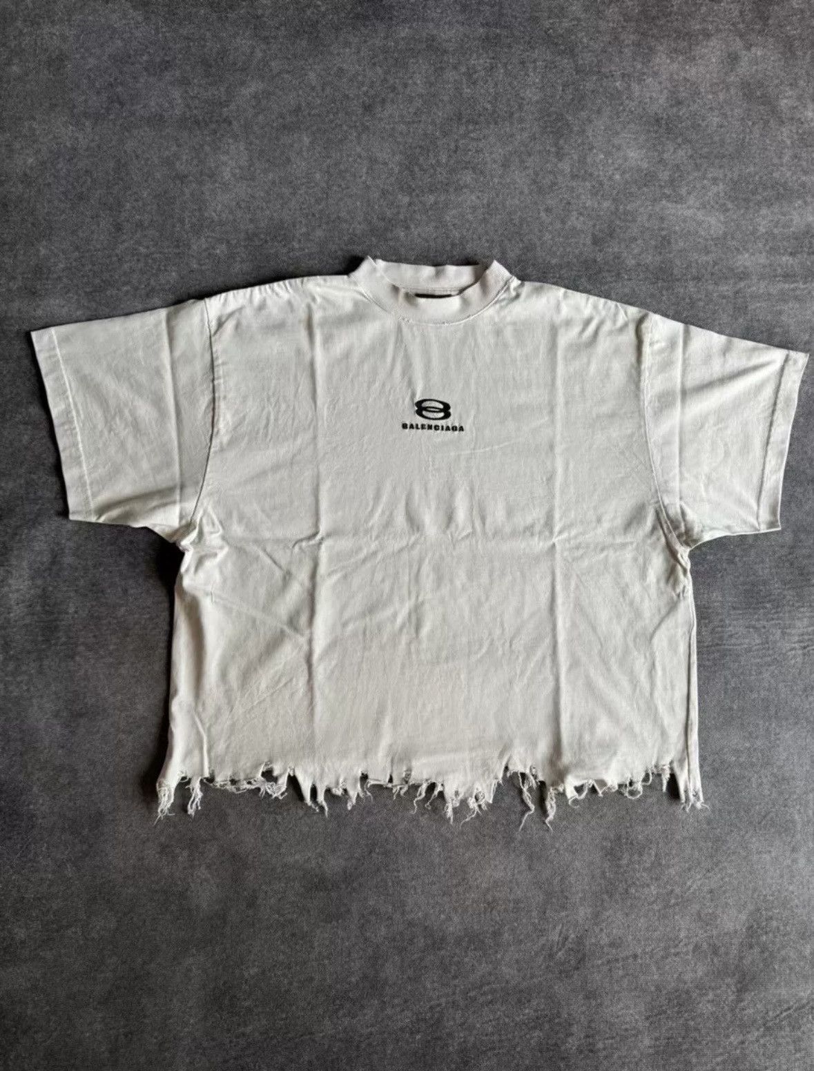 Balenciaga Balenciaga 24ss tee Size US L / EU 52-54 / 3 - 1 Thumbnail