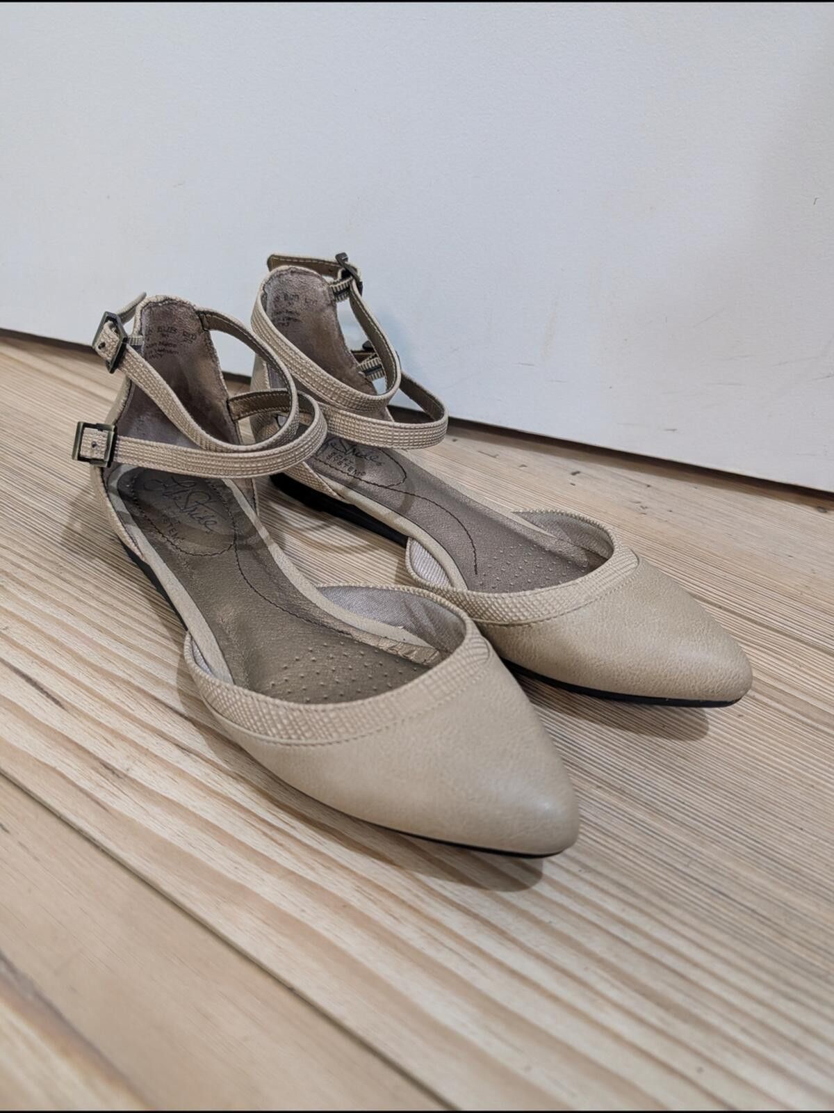 Other Life Stride Beige Pointed Ankle-Strap Flats Size US 7 / IT 37 - 2 Thumbnail