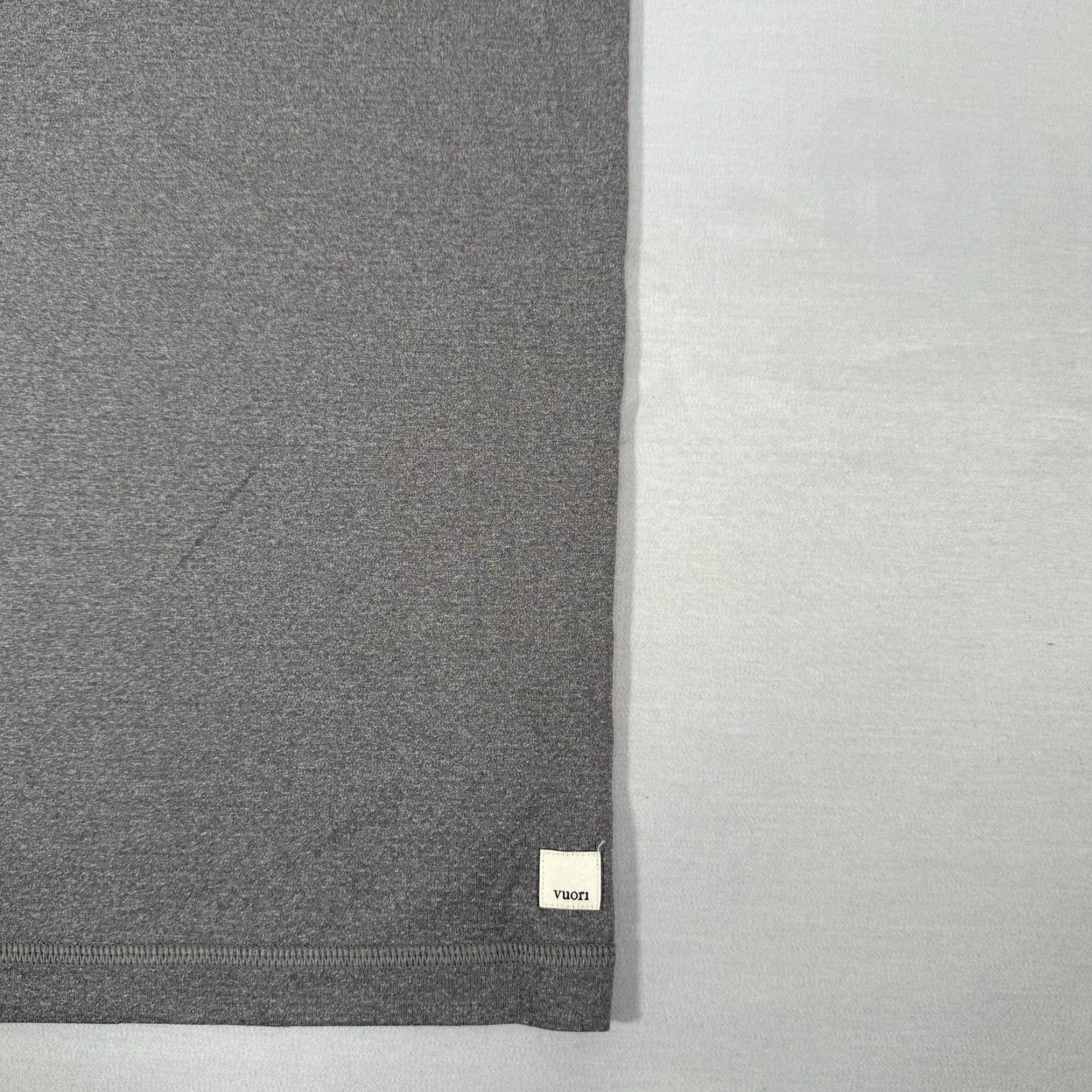 Vuori Vuori Shirt Mens XL Gray Tradewind Performance Tee Stretch Athletic Work Out Gym Size US XL / EU 56 / 4 - 3 Thumbnail