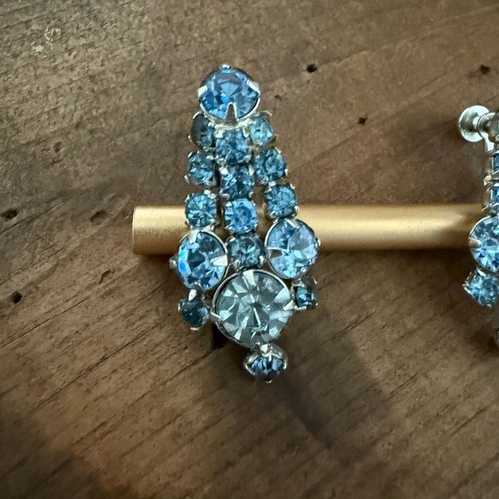 Vintage Vintage Ice Baby Blue Rhinestone Screw Back Earrings Silver Size ONE SIZE - 4 Thumbnail