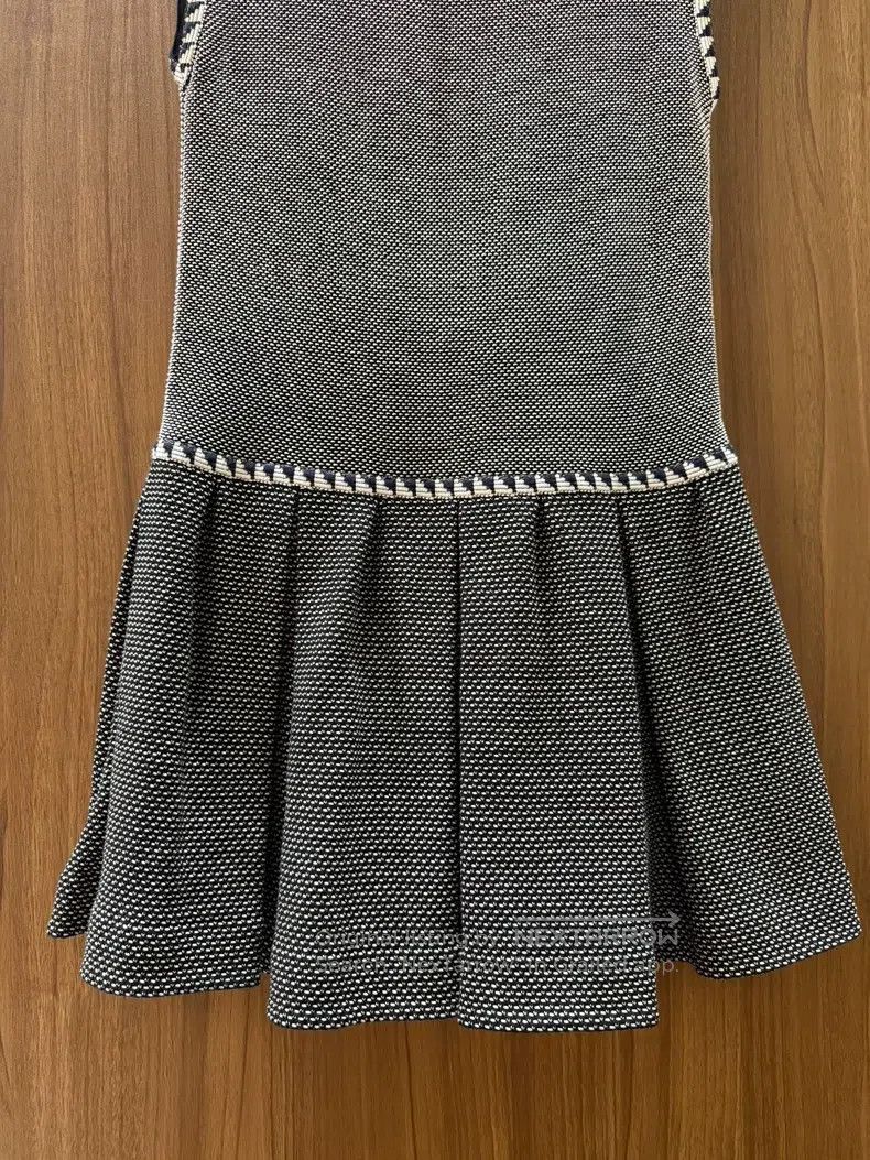 Chanel Chanel Black and white knitted dress Size XS / US 0-2 / IT 36-38 - 4 Thumbnail