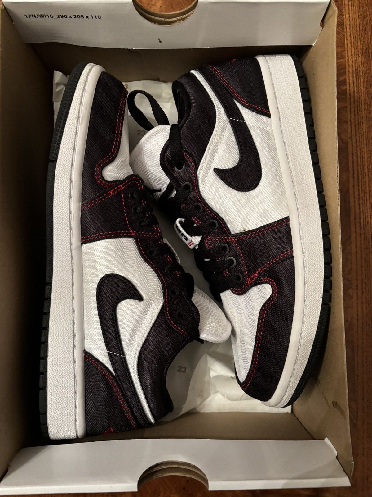 Jordan Brand Wmns Air Jordan 1 Low SE Utility ‘White Black Red' Size US 8 / IT 38 - 8 Thumbnail