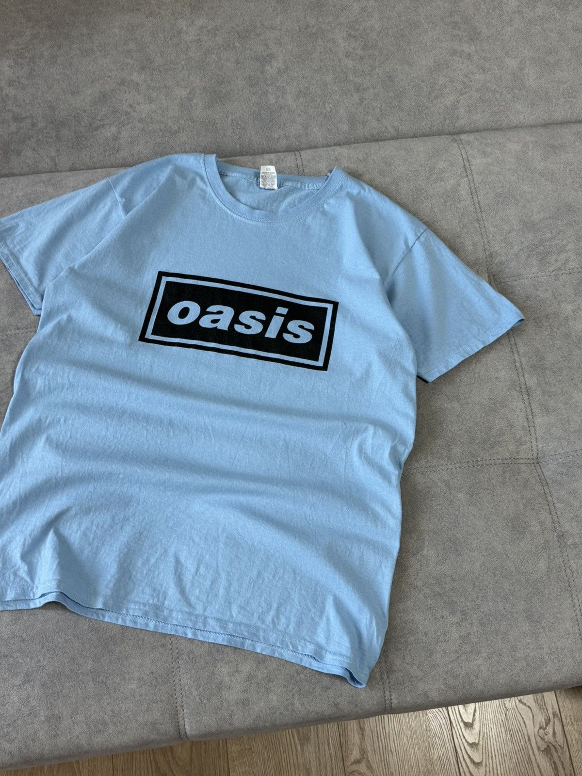 Band Tees Oasis Definitely Maybe Blue Box Logo T-Shirt Men's M Size Size US M / EU 48-50 / 2 - 4 Thumbnail