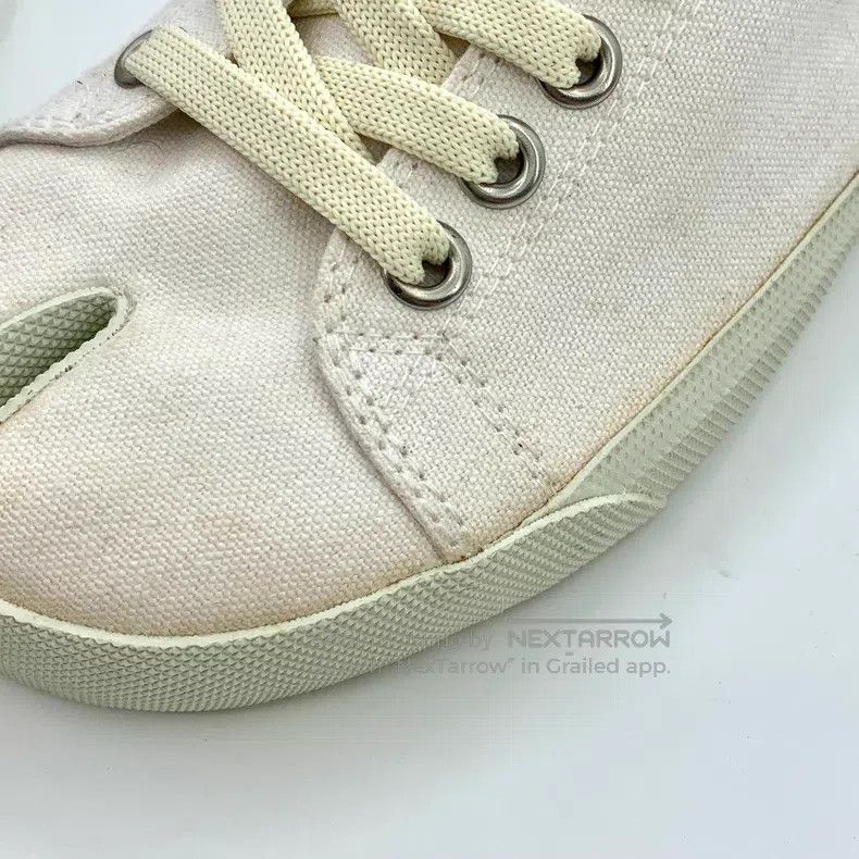Maison Margiela Maison Margiela White lace-laced casual flatboard shoes Size US 6.5 / IT 36.5 - 8 Thumbnail