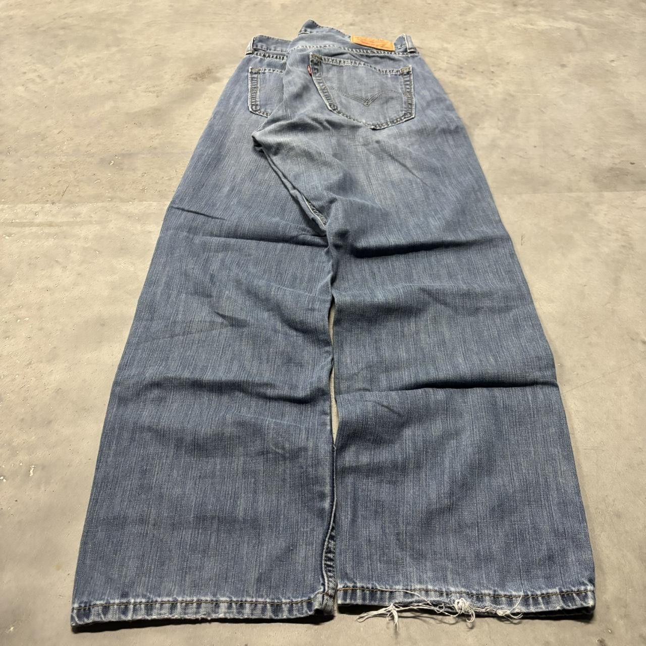 Levi's × Vintage Crazy Vintage Y2K/2000s Grunge Faded Medium Wash Levi’s Essential Denim Jeans! Size US 34 / EU 50 - 4 Thumbnail