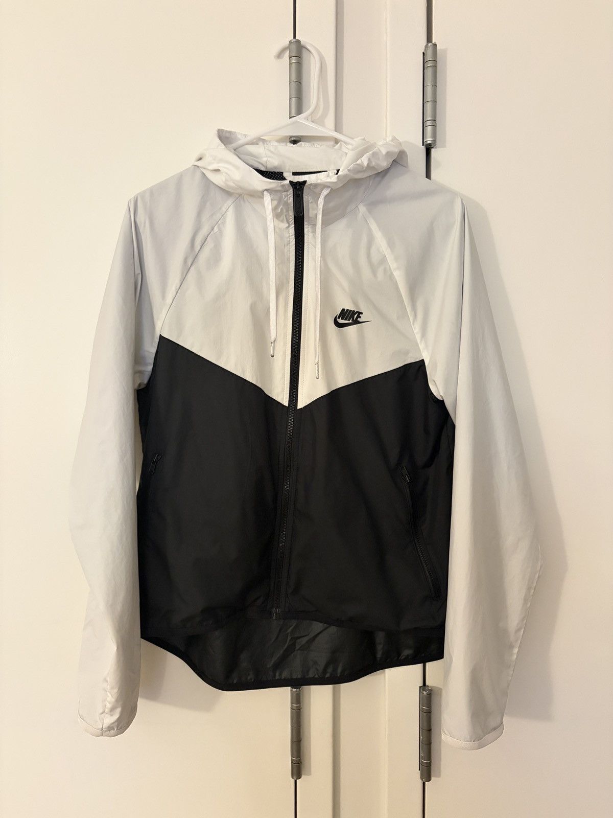 Nike Nike Black & White Windbreaker Size S / US 4 / IT 40 - 1 Thumbnail