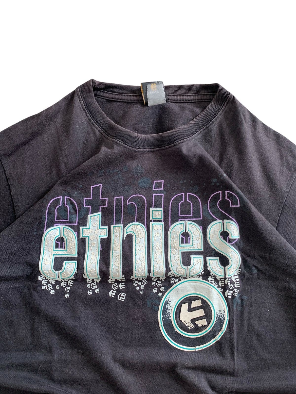Etnies Vintage Etnies Skateboards Faded Tshirt Size US L / EU 52-54 / 3 - 3 Thumbnail