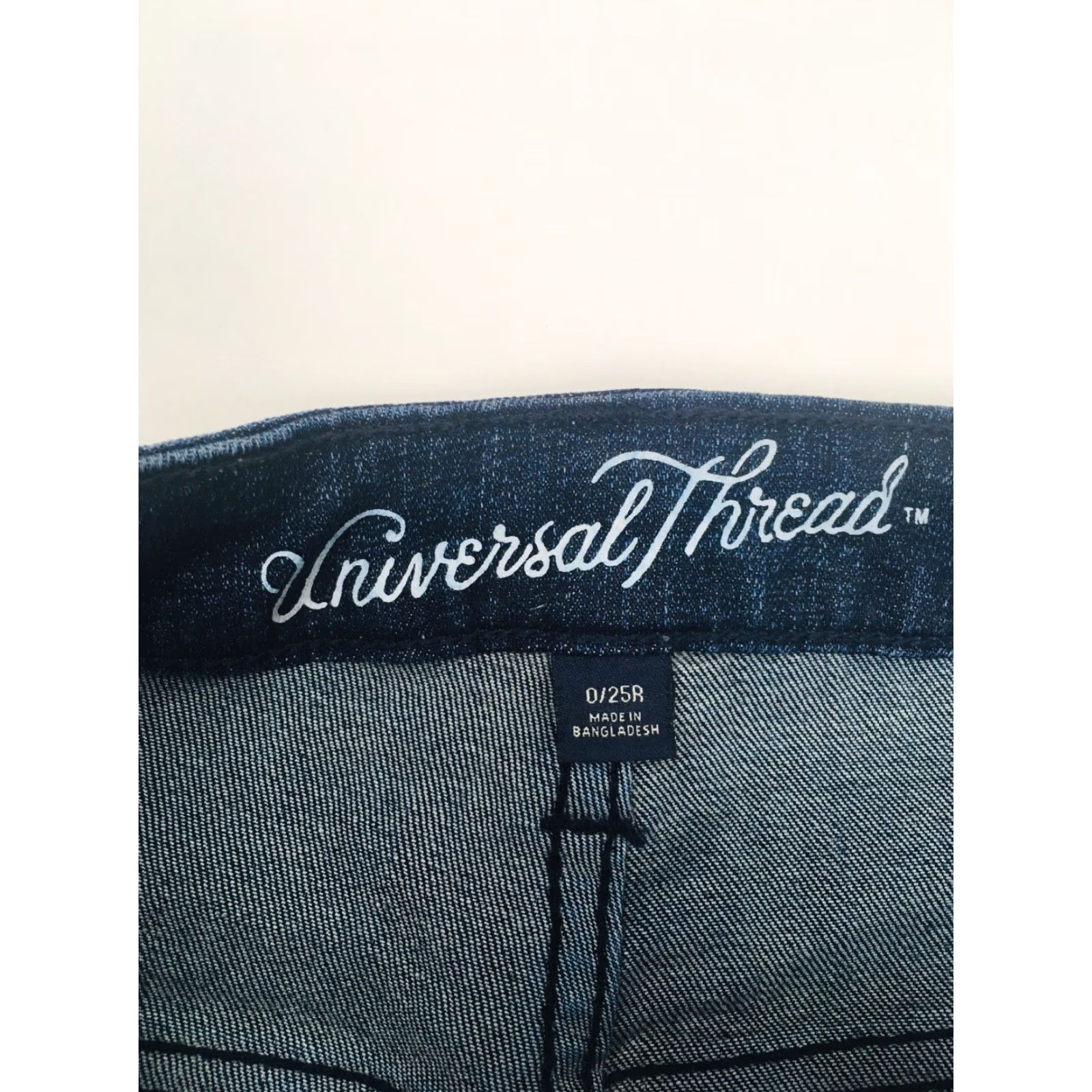 Vintage Universal Thread Jeans Women's 0 25R Black Red Stripe Midrise Flat Front Size 25" / US 0 / IT 36 - 3 Thumbnail