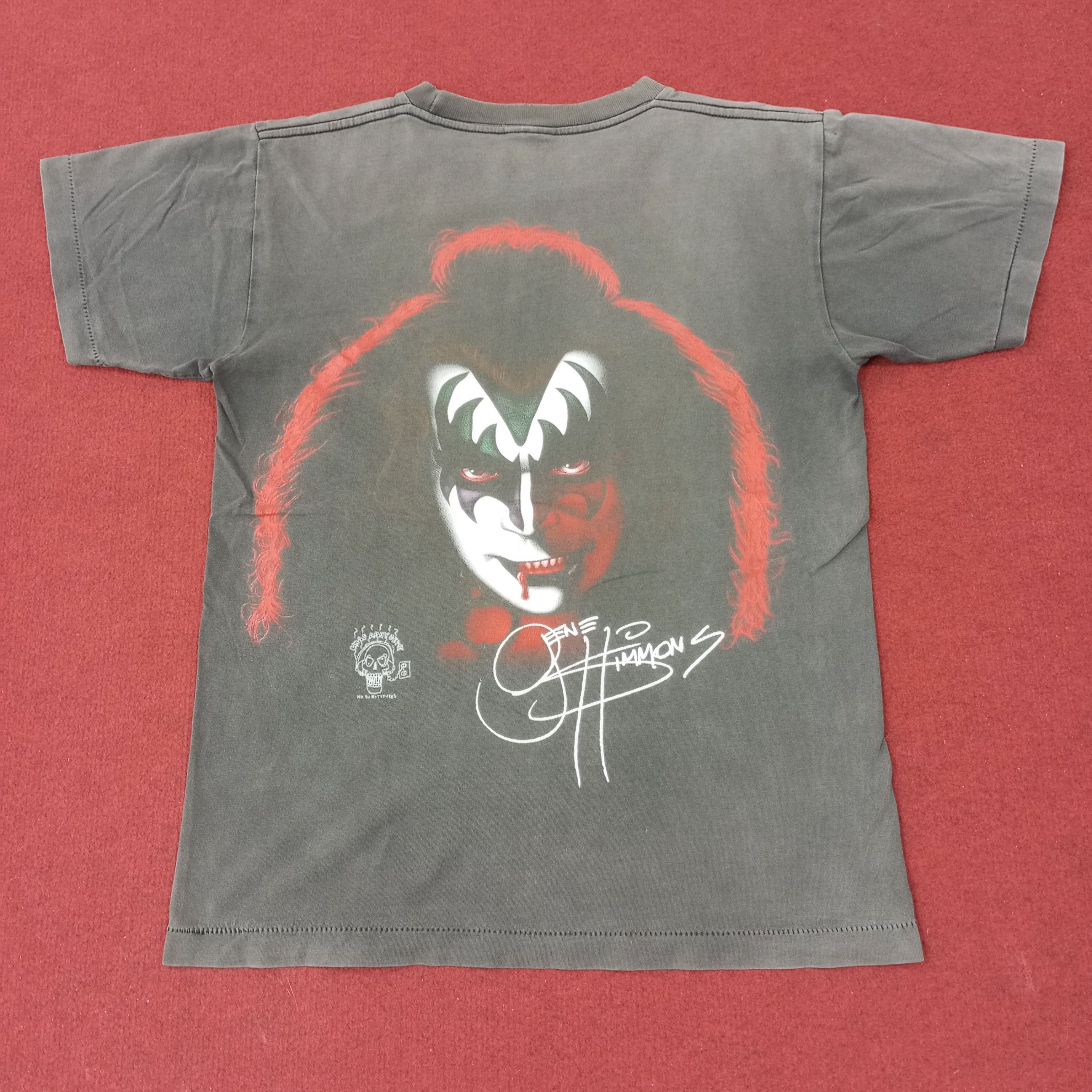 Band Tees Kiss Rock Band Faded Black Tshirt c249n50 Size US M / EU 48-50 / 2 - 8 Thumbnail