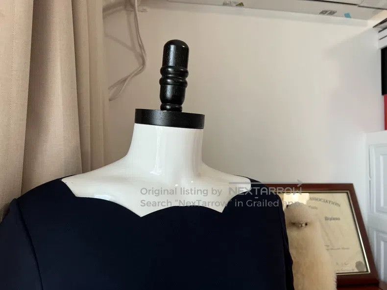 Valentino Valentino Main line dress petal neckline Size L / US 10 / IT 46 - 2 Thumbnail