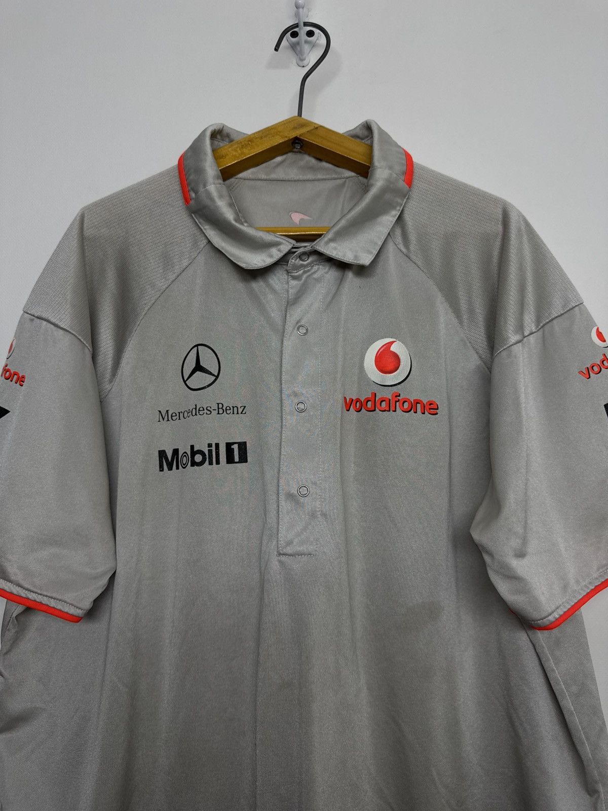 Mercedes-Benz Mercedes McLaren Vodafon racing vintage t-shirts Size US XL / EU 56 / 4 - 1 Thumbnail
