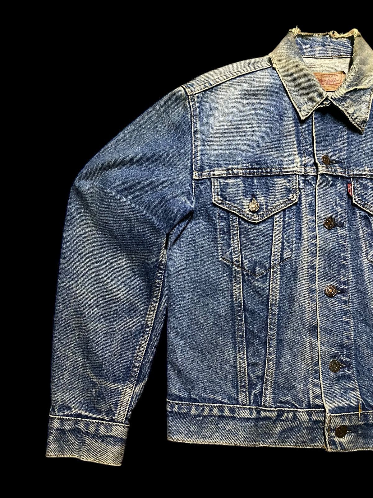 Levi's 1980s Levi's denim jacket in blue, with a distressed look Size US S / EU 44-46 / 1 - 3 Thumbnail