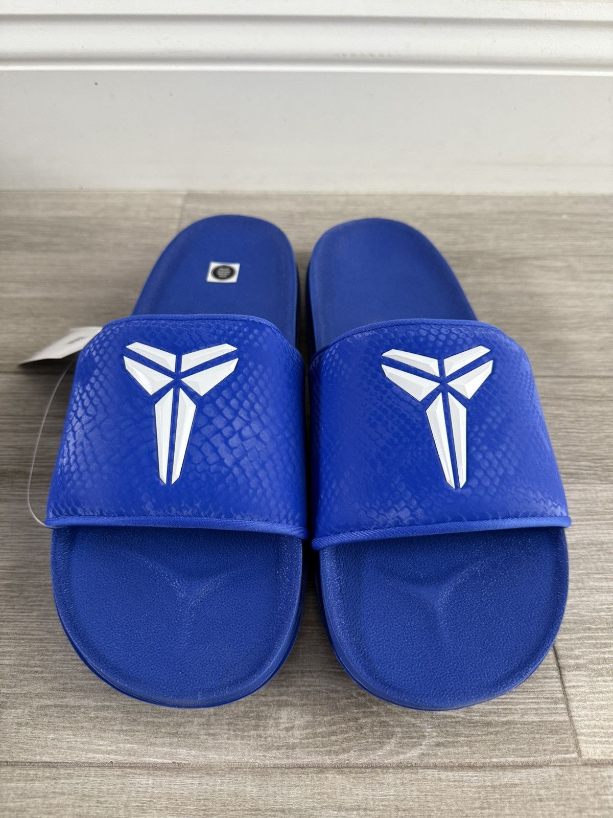 Nike Nike Kobe Bryant Offcourt Slide Dodgers Hyper Royal White 12 Size US 12 / EU 45 - 2 Thumbnail