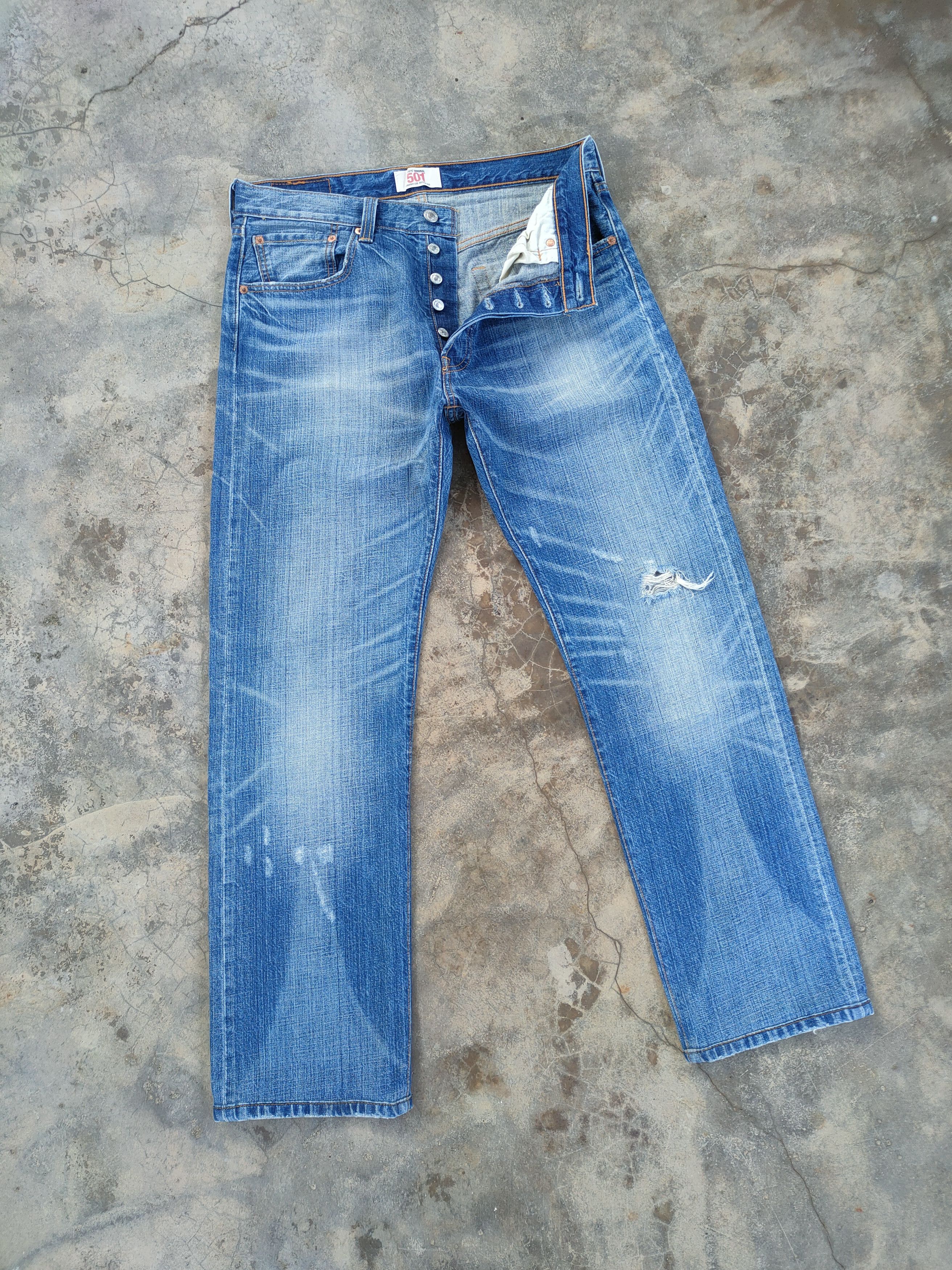 Levi's Vintage Clothing VINTAGE LEVI'S 501 FADED DISTRESSED JEAN DENIM PANTS Size US 32 / EU 48 - 1 Thumbnail