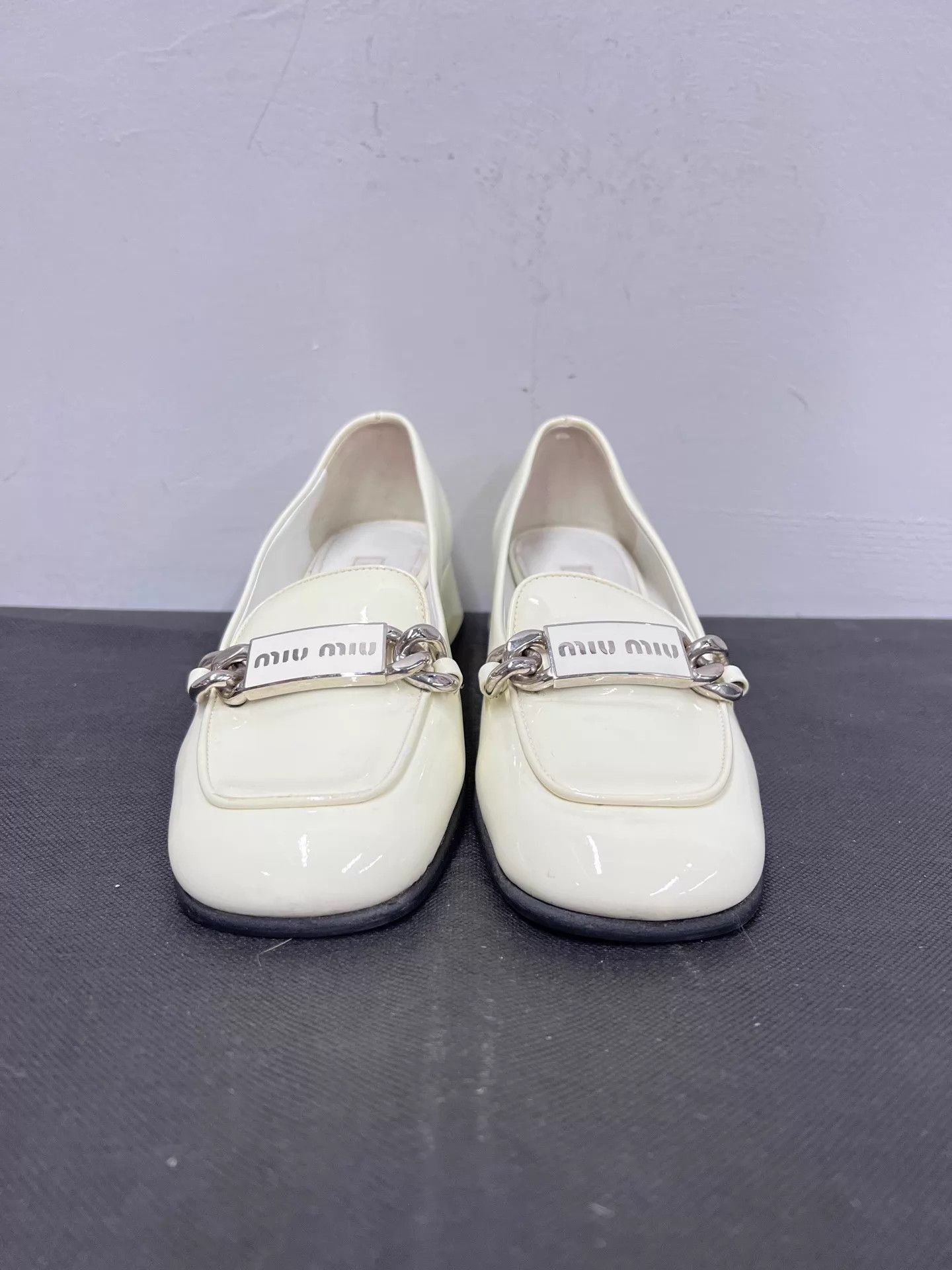 Miu Miu MIU MIU Cream Patent Slipon BlockHeel Loafer 35 99N Size US 4.5 / IT 34.5 - 2 Thumbnail