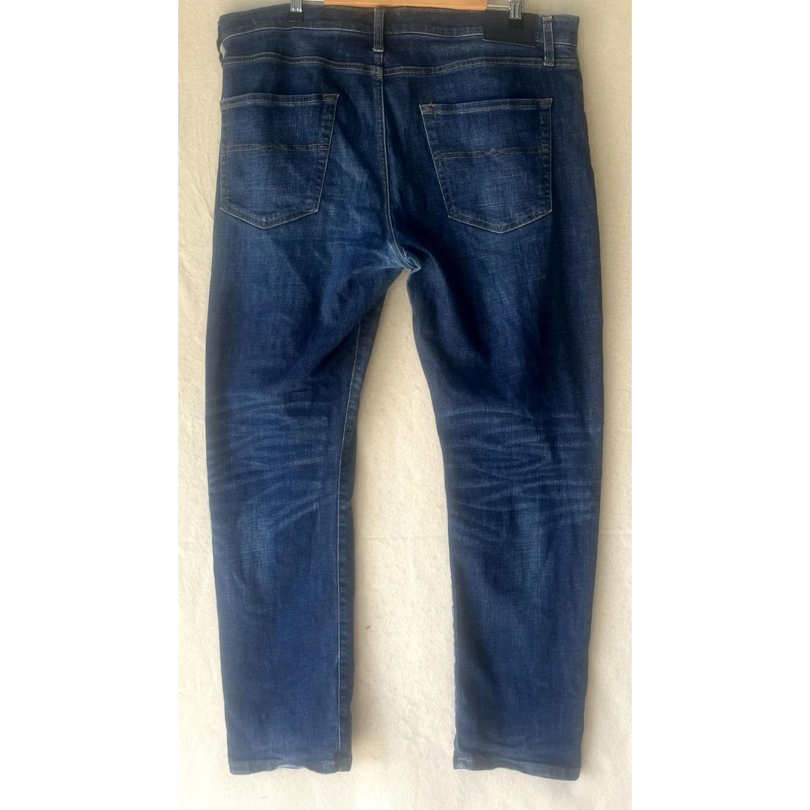 Lucky Brand Lucky Brand 410 Jeans Mens 38 x 32 Denim Straight Athletic Blue Comfort Pockets Belt Loops 5-Pocket Regular Inseam 32 Model 410 Size US 38 / EU 54 - 2 Thumbnail