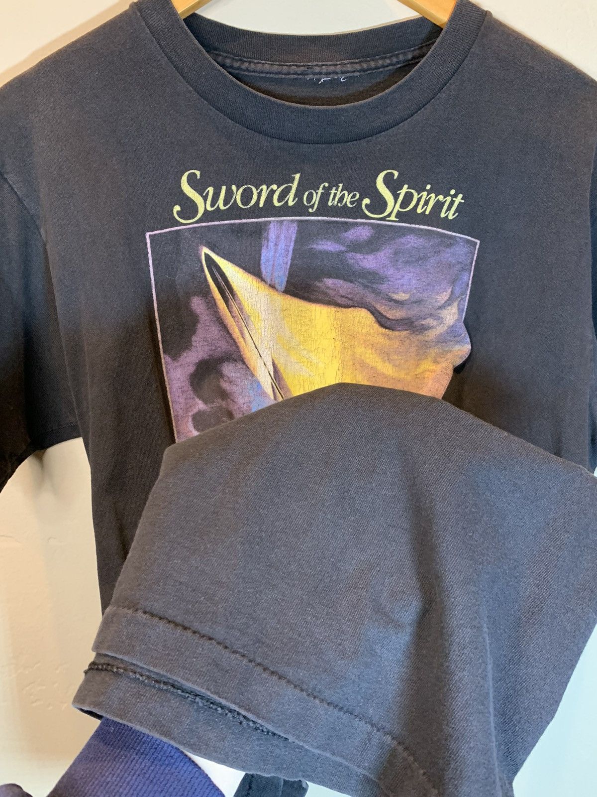 Vintage RARE Vintage Living Epistles Sword Of The Spirit Jesus Shirt Size US L / EU 52-54 / 3 - 5 Thumbnail