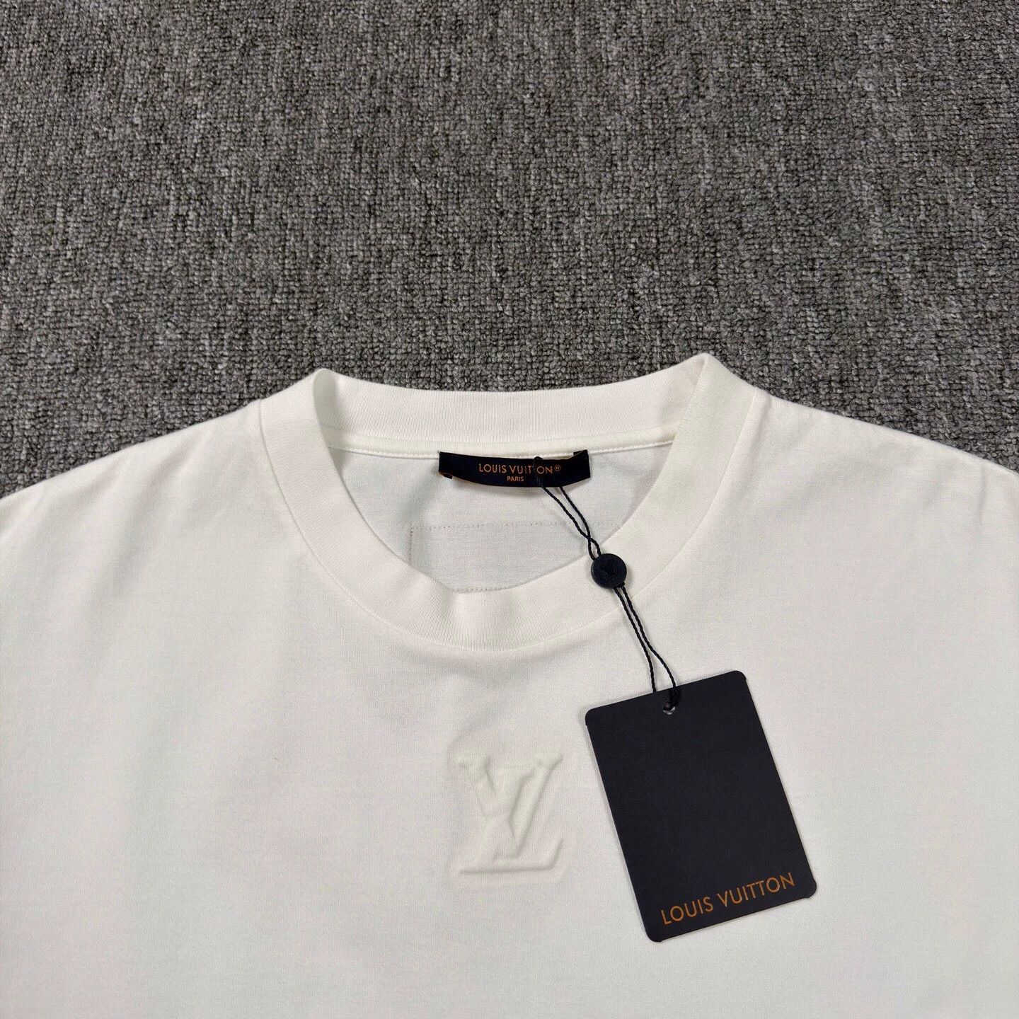 Louis Vuitton LV 25 white embossed logo short-sleeve T-shirt L Size US L / EU 52-54 / 3 - 3 Thumbnail