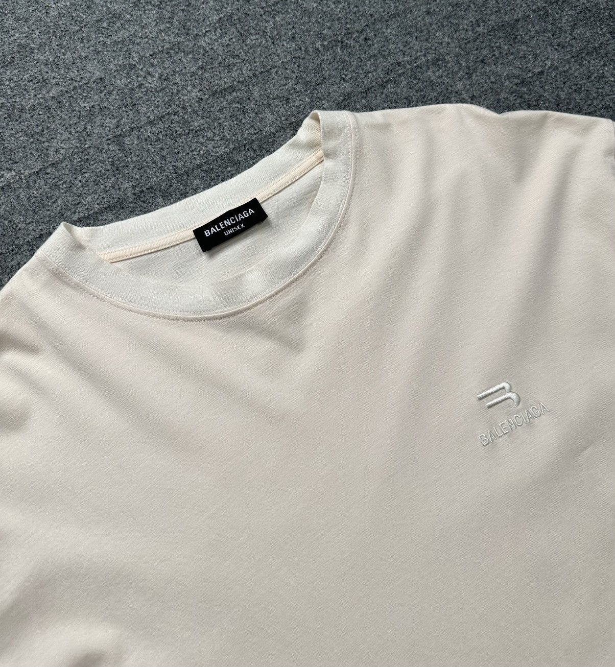 Balenciaga Balenciaga - UNIFIT SS21 Embroidered Chest Logo Chalky White Size US M / EU 48-50 / 2 - 2 Thumbnail