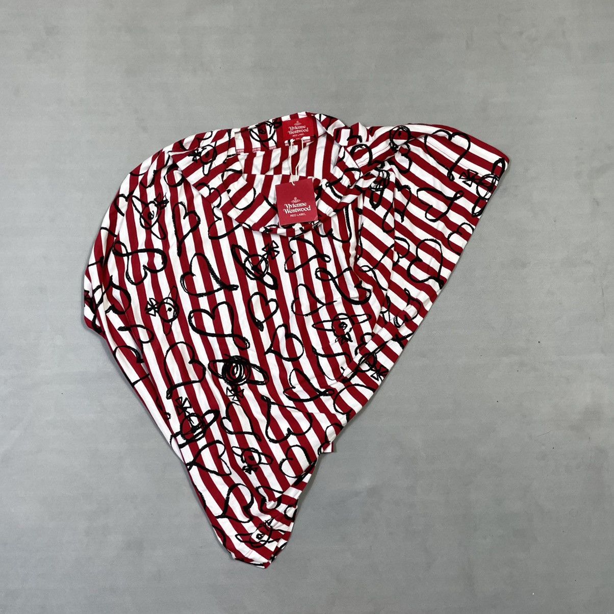 Vivienne Westwood VIVIENNE WESTWOOD ASSYMETRICAL HEART ORB LOGO PRINTED TOP Size XXS / US 00 / IT 34 - 1 Thumbnail