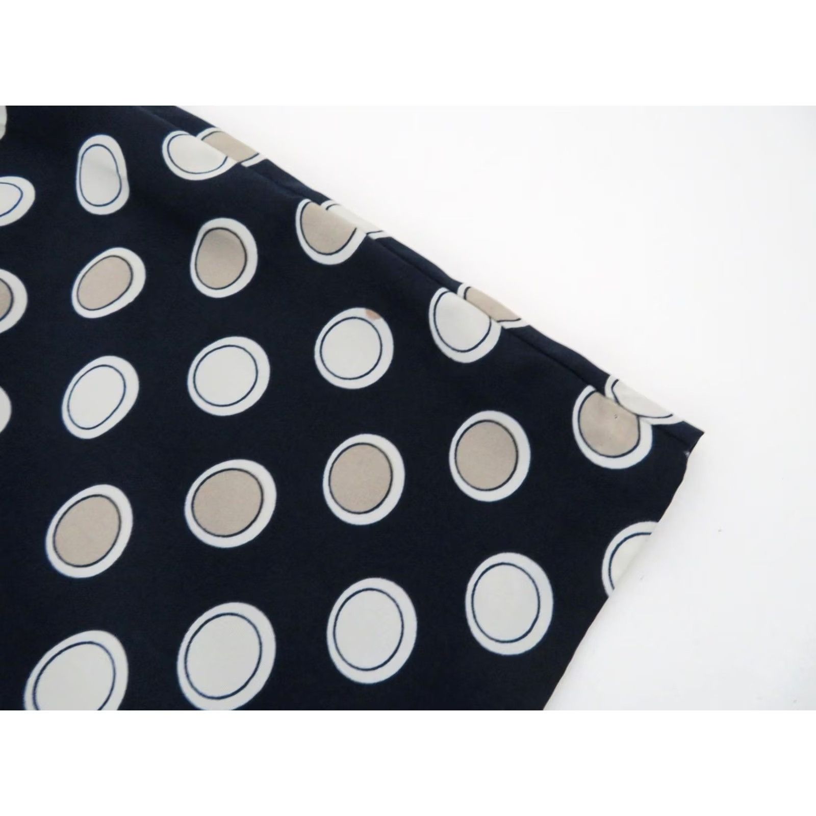 Banana Republic VINTAGE Banana Republic Navy Blue Polka Dot A-Line Skirt Womens 2 XS Knee Length Navy Blue Pattern 90s? Size 26" / US 2 / IT 38 - 3 Thumbnail
