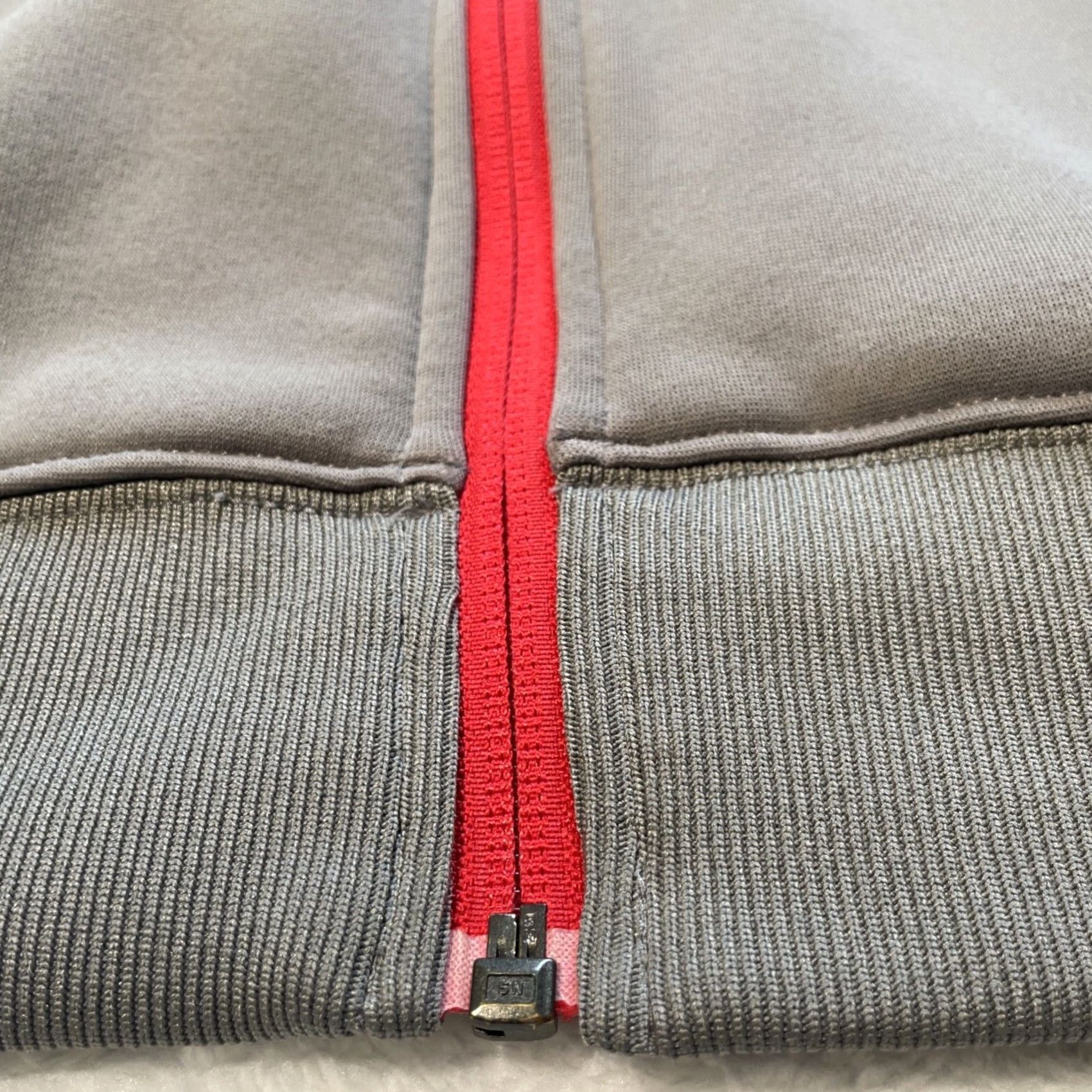 Nike Nike Sweatshirt Mens Medium Gray Red Therma Full Zip Athletic Performance FLAW Size US M / EU 48-50 / 2 - 5 Thumbnail