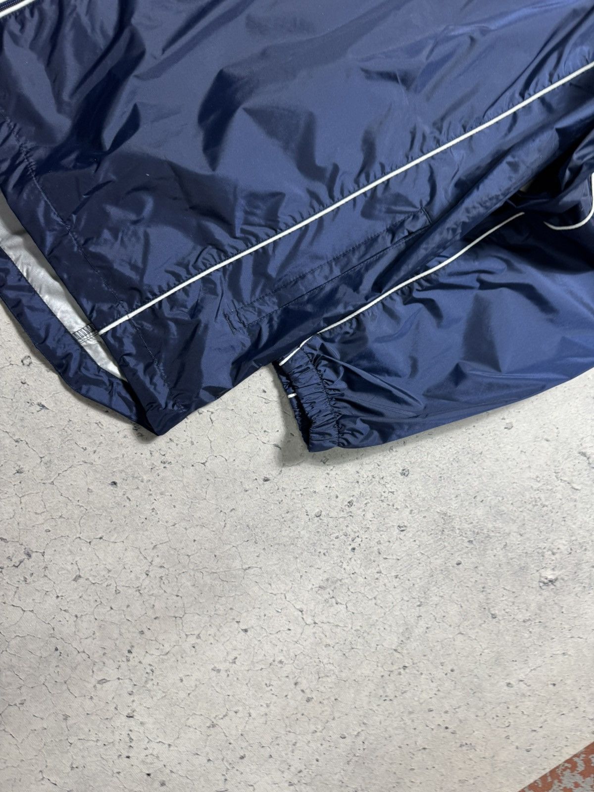 Umbro Umbro Vintage 90’s Full Zip Nylon Jacket Big Logo Size XL Size US XL / EU 56 / 4 - 4 Thumbnail