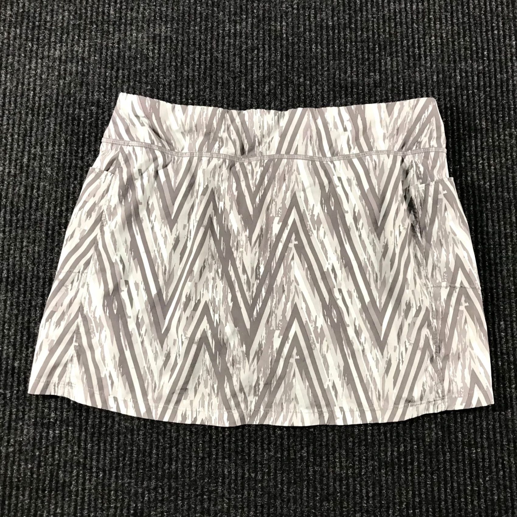 Smartwool VINTAGE SmartWool Grey Chevron Print Athletic Skort Built-in Shorts Pockets Womens S Size 28" / US 6 / IT 42 - 4 Thumbnail