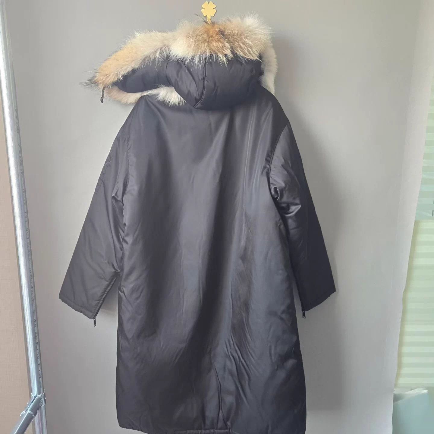 Prada PRADA fur collar triangle logo long down coat L Size L / US 10 / IT 46 - 2 Thumbnail