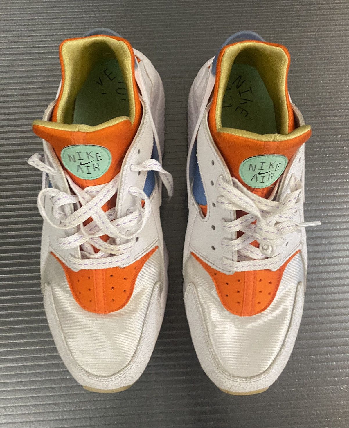 Nike Nike air huarache safety orange runners 10.5 Size US 10.5 / EU 43-44 - 5 Thumbnail