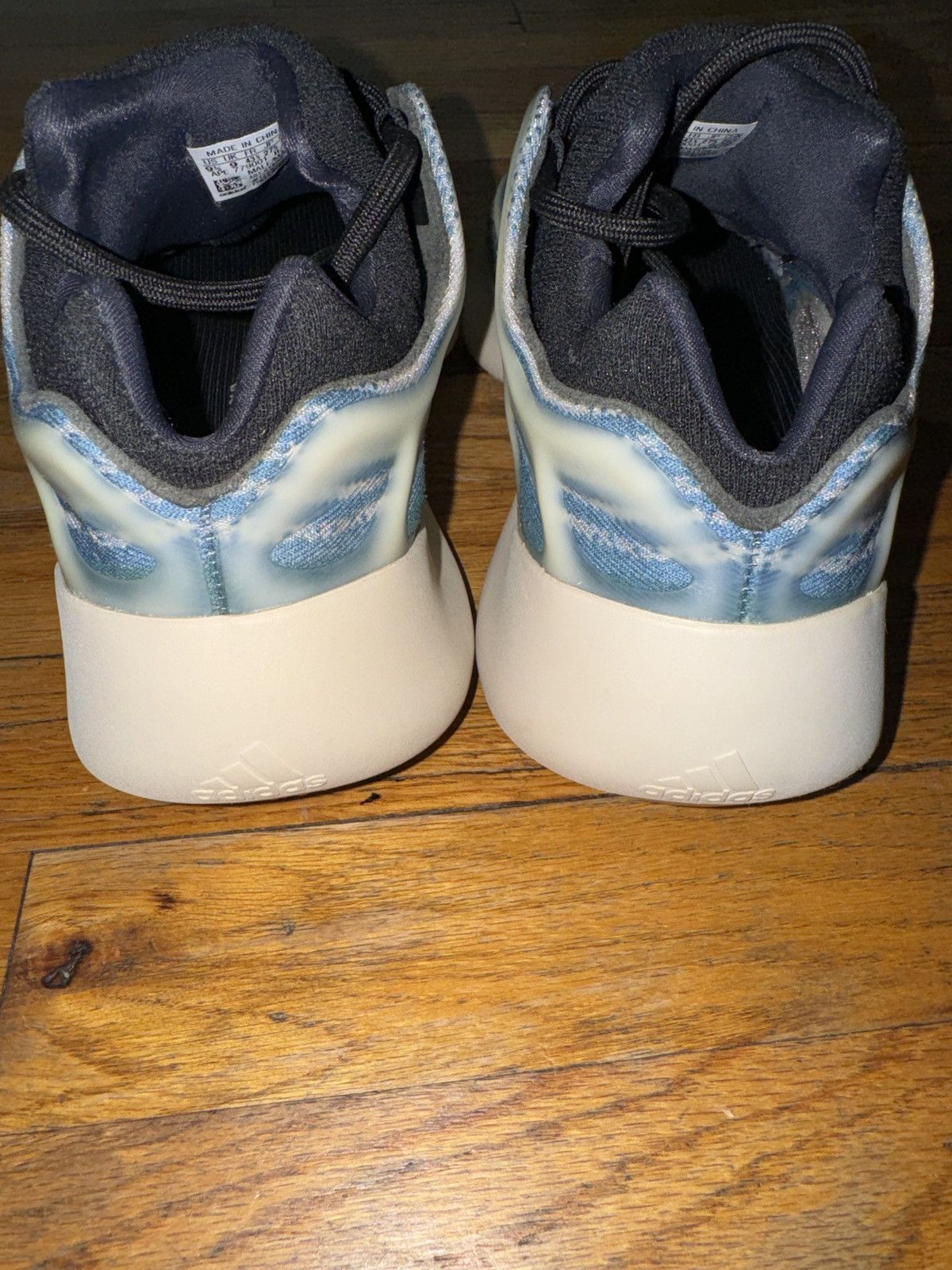 Adidas Adidas YEEZY 700 v3 Size US 9.5 / EU 42-43 - 7 Thumbnail