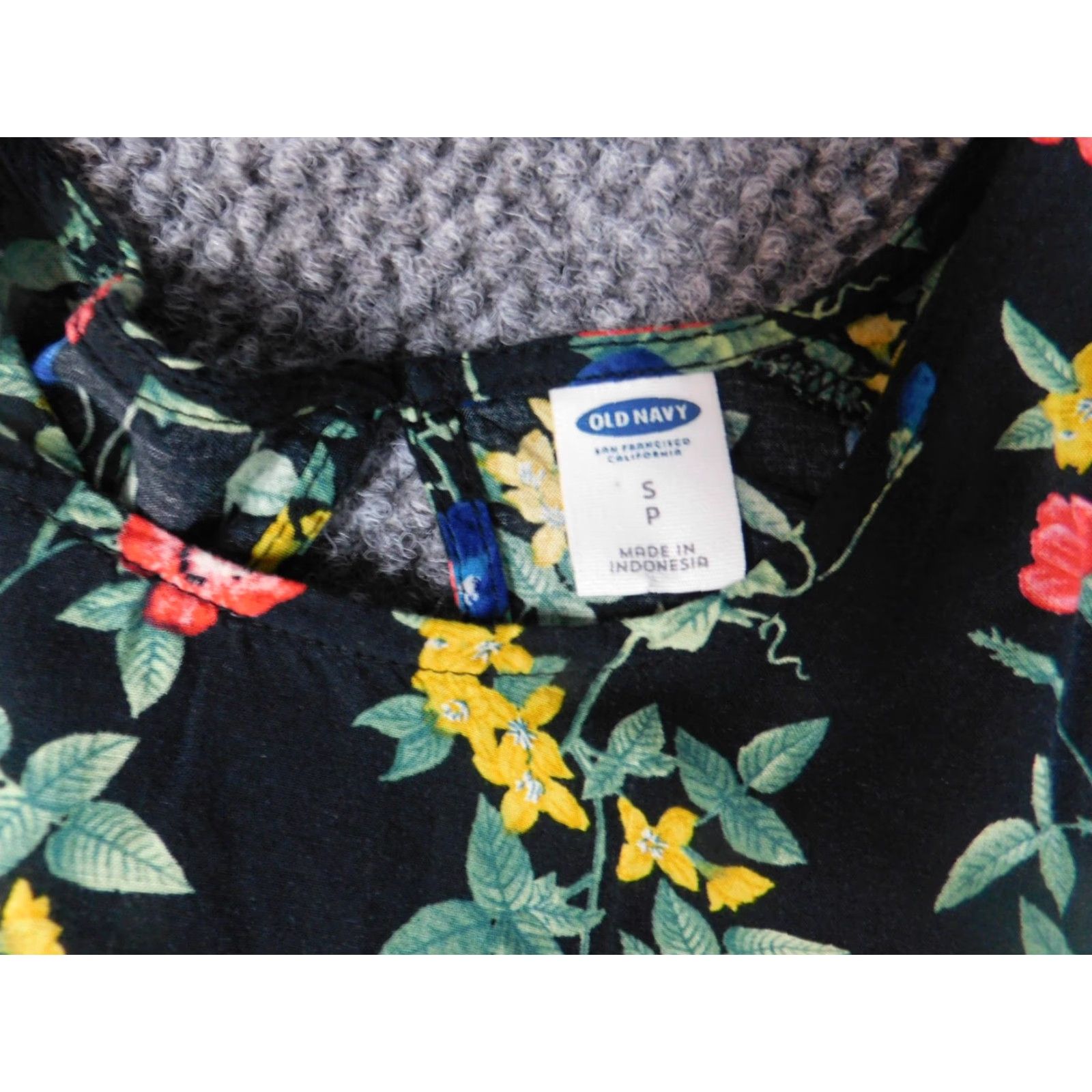 Old Navy Old Navy Womens Blouse Small Black Pullover Floral Blouse Sleeveless Round Neck Casual Rayon Pleated Short Sleeve? Size S / US 4 / IT 40 - 4 Thumbnail