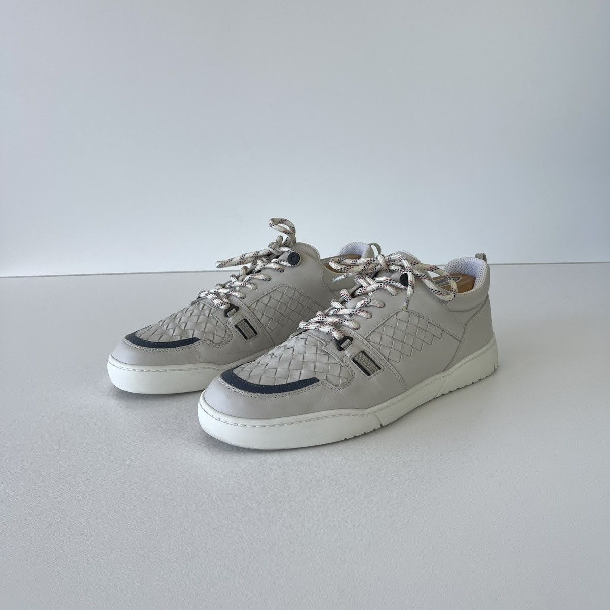 Bottega Veneta Bottega Veneta Intrecciato Low Top Leather Sneakers White Size US 9 / EU 42 - 1 Thumbnail