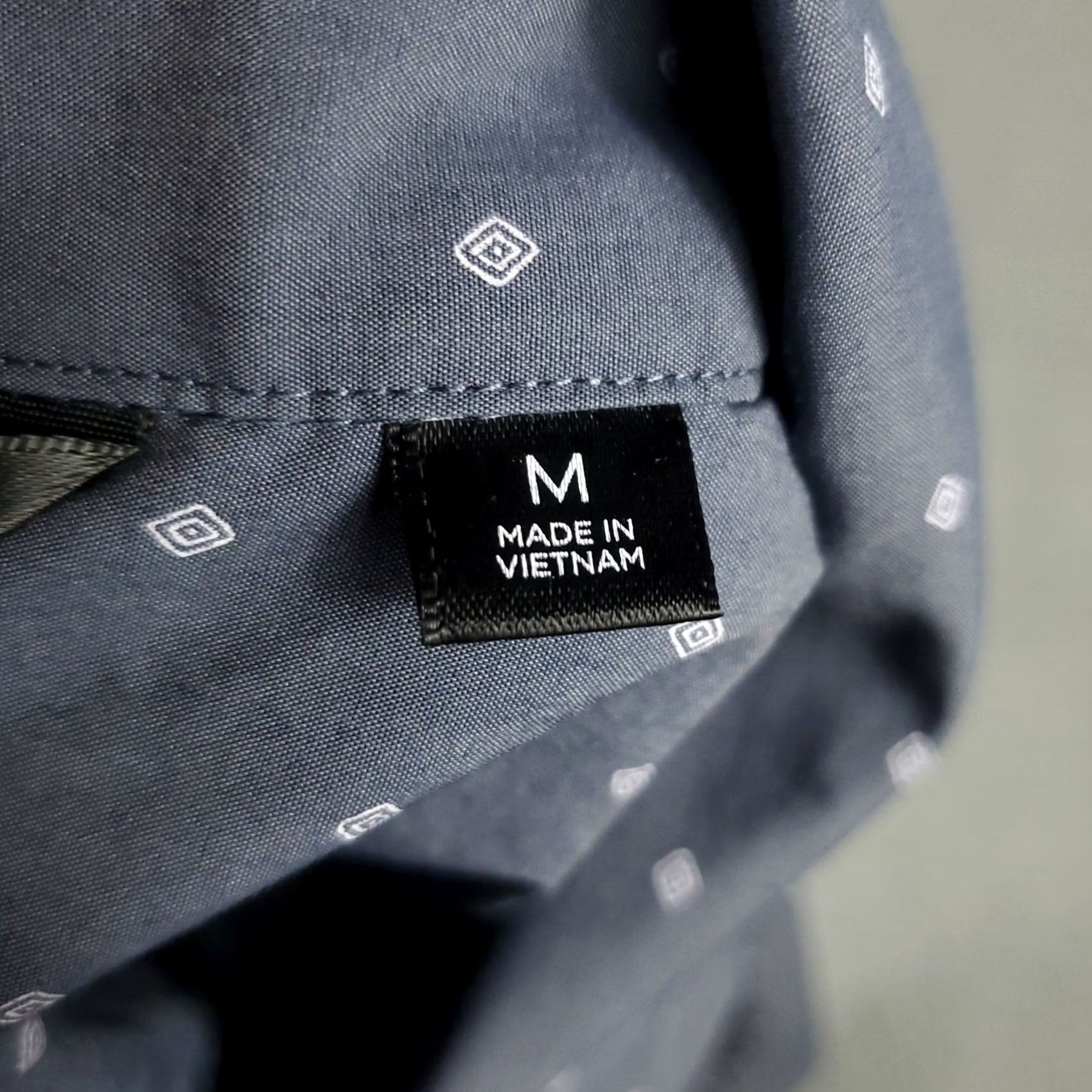 TravisMathew Travis Mathew Shirt Mens Large Blue/Gray Geometric Button Up Size US XL / EU 56 / 4 - 6 Thumbnail