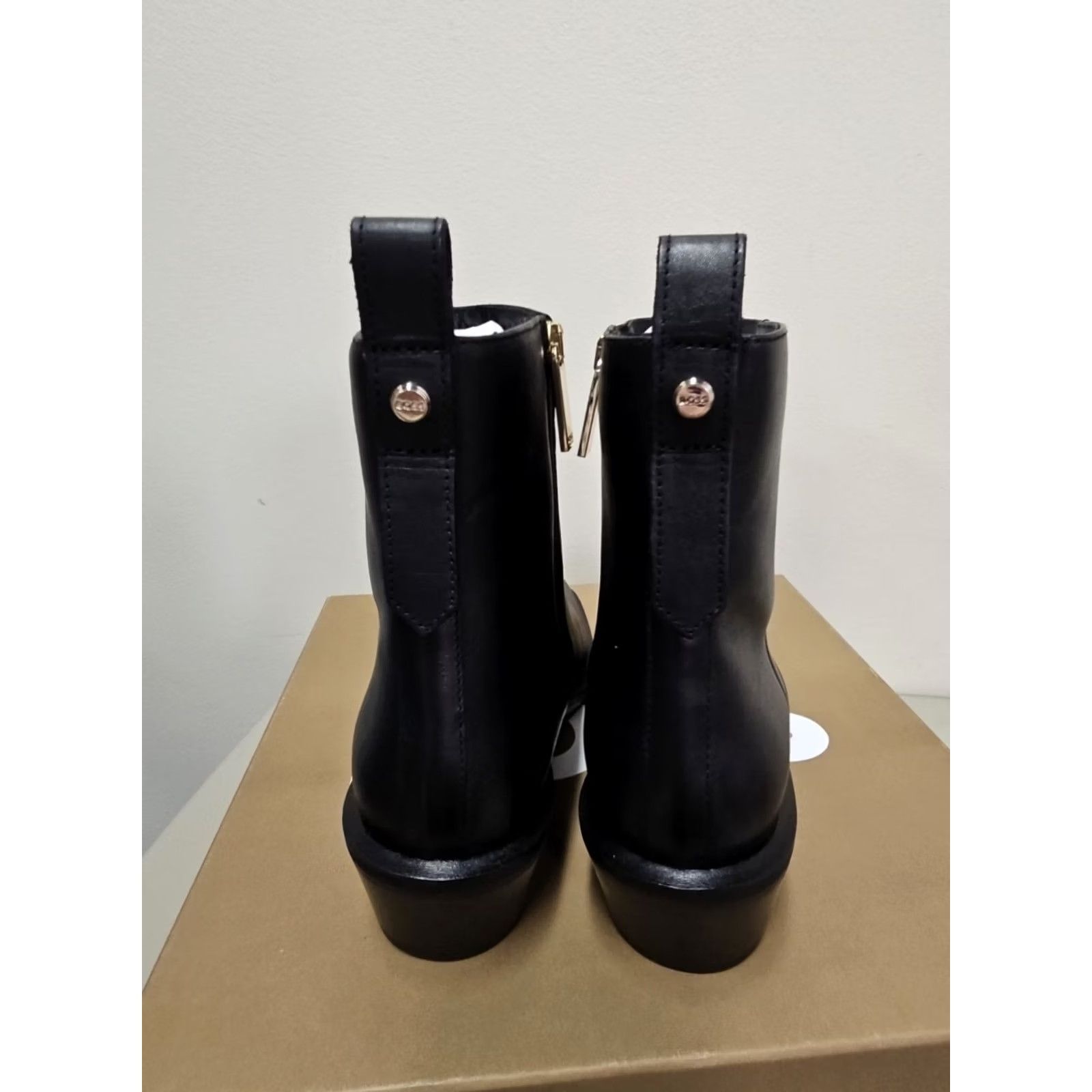 Hugo Boss VINTAGE? No. Size US 9 / IT 39 - 7 Thumbnail