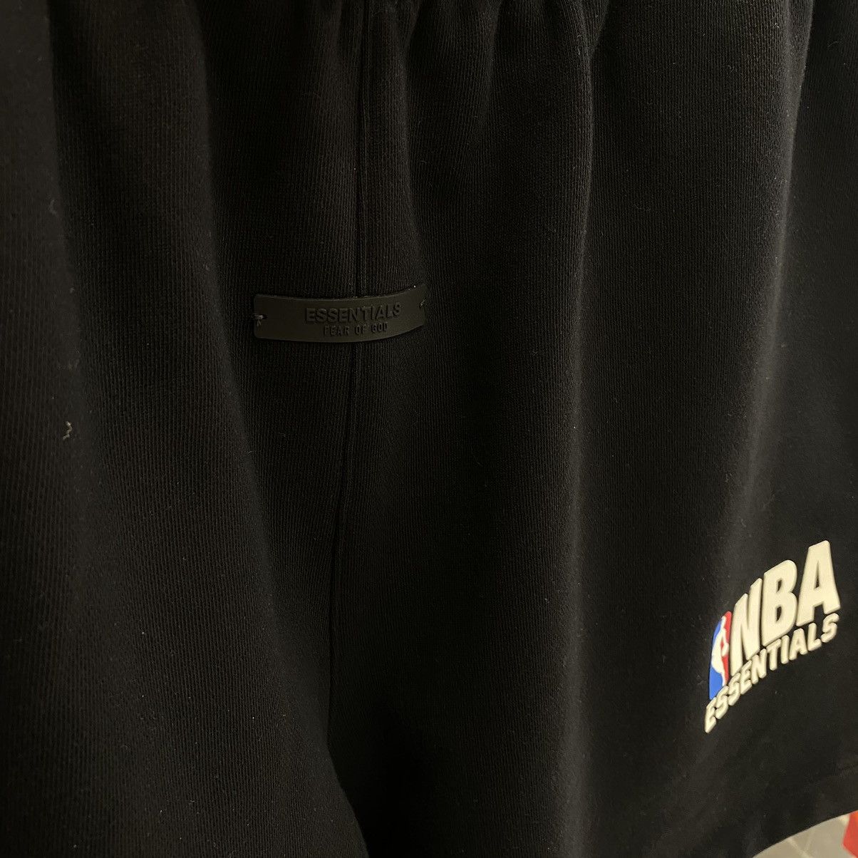 Essentials × NBA Fear of God Essentials x NBA Sweatshort Black Size US 32 / EU 48 - 3 Thumbnail
