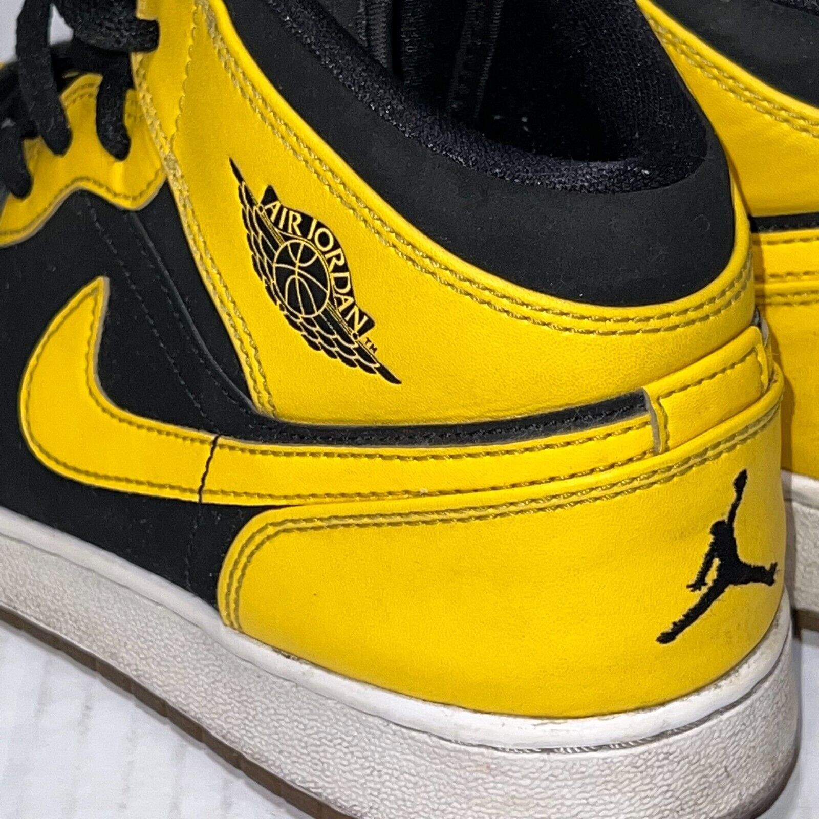 Nike NIKE 554725-035 Jordan 1 Retro Mid New Love 2017 GS Kid 6.5Y Size US 6.5 / EU 39-40 - 11 Thumbnail
