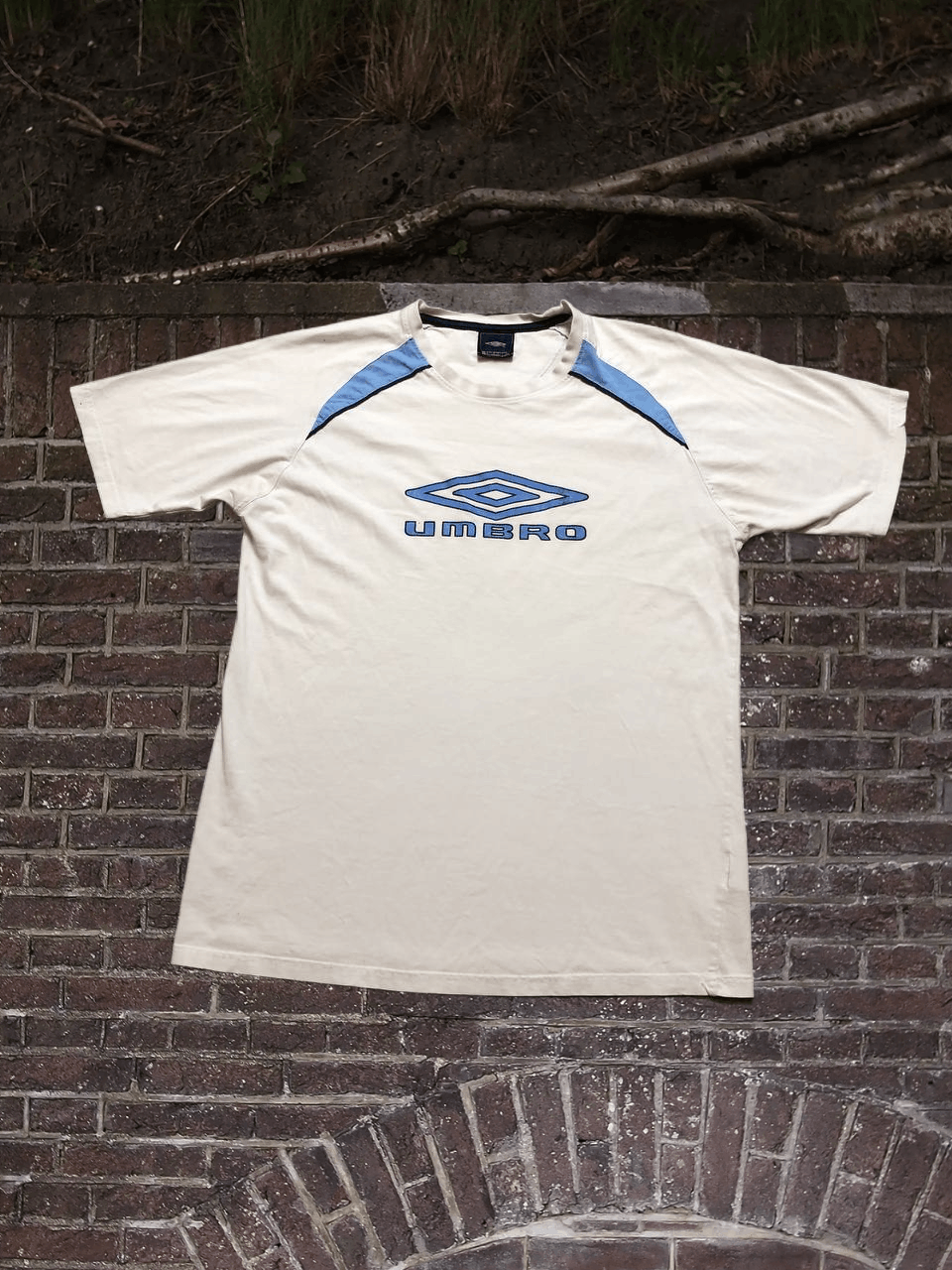 Umbro Y2K white Umbro big logo center T-shirt Vintage Size US M / EU 48-50 / 2 - 1 Thumbnail