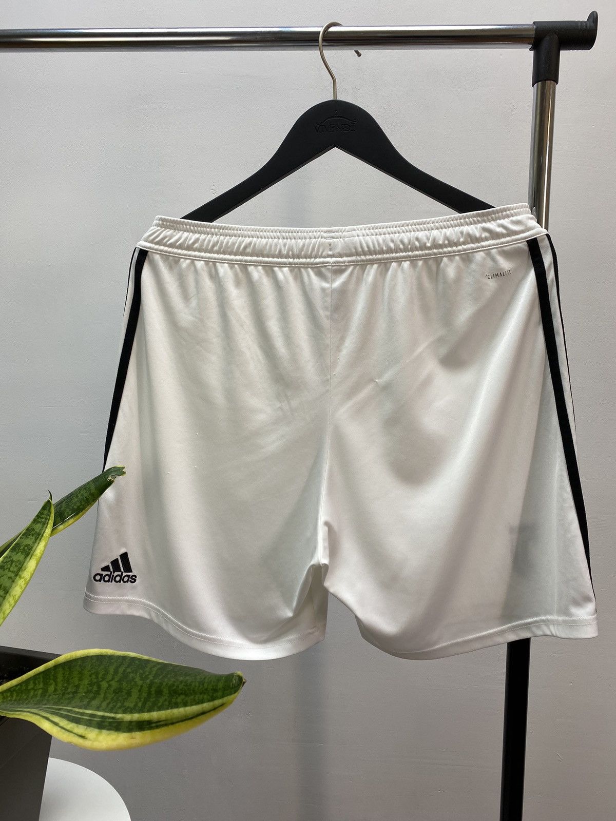 Adidas JUVENTUS ADIDAS 2017/2018 FOOTBALL HOME JERSEY AND SHORTS Size US S / EU 44-46 / 1 - 18 Thumbnail