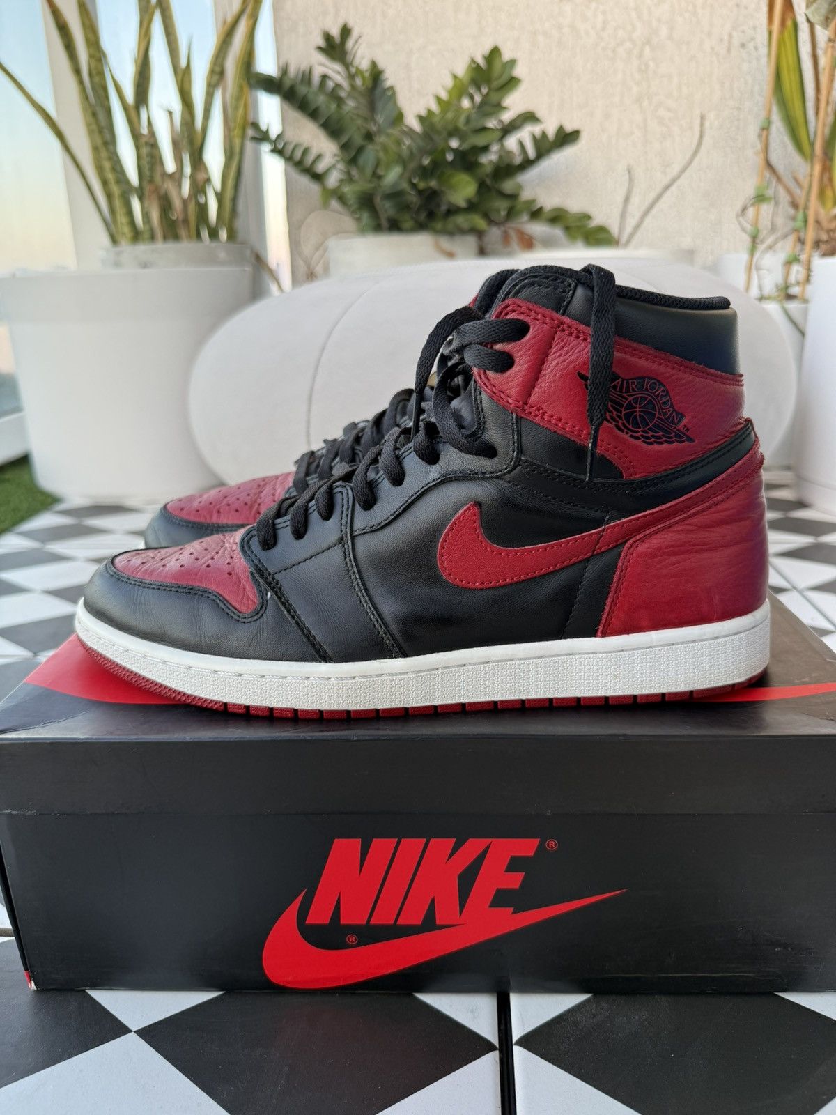 Jordan Brand Air Jordan 1 Retro High OG 'Banned' 2016 Size US 12.5 / EU 45-46 - 2 Thumbnail
