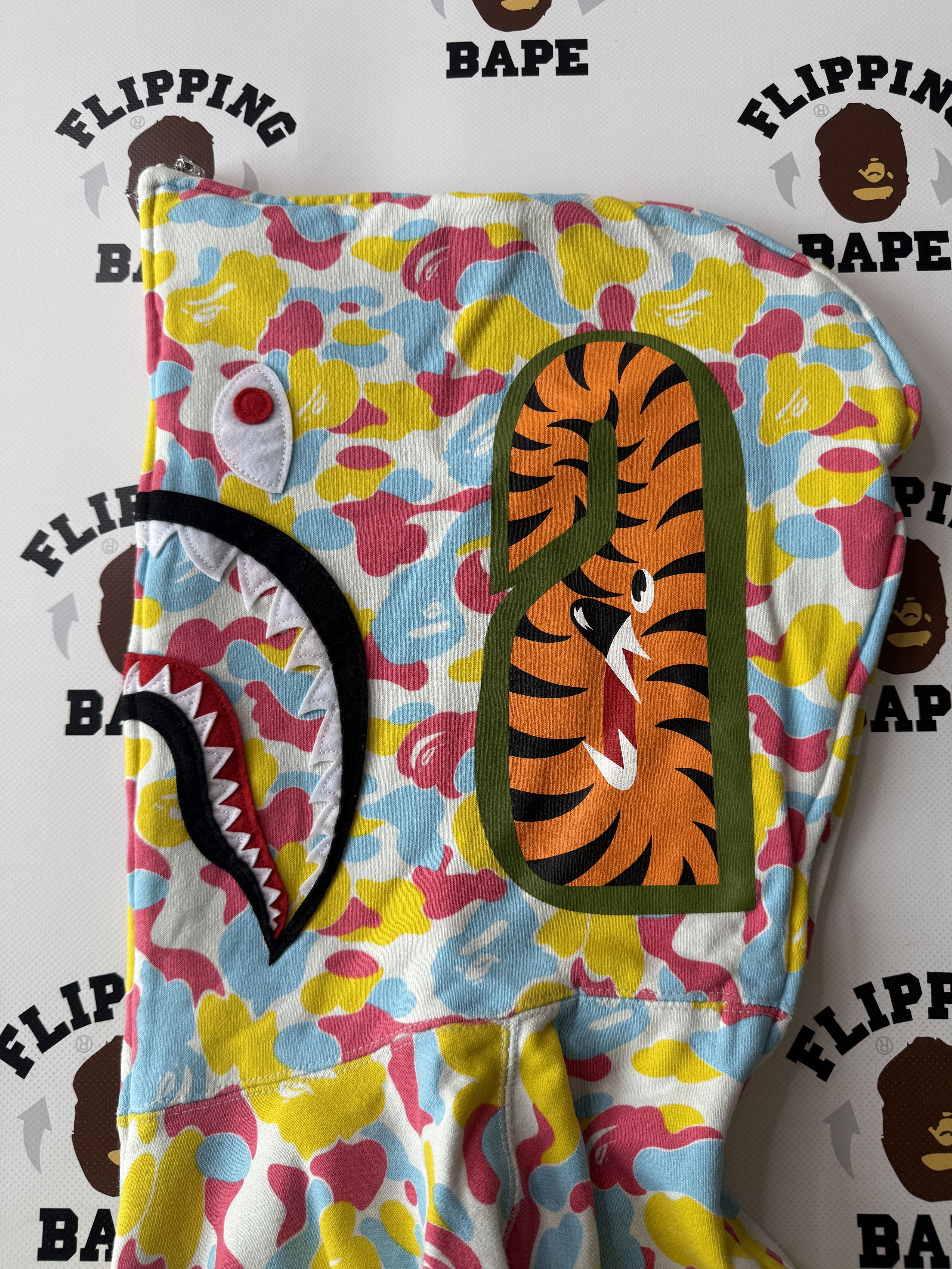 Bape BAPE STORE SANYA SEPARATE SHARK FULL ZIP HOODIE Size US L / EU 52-54 / 3 - 6 Thumbnail