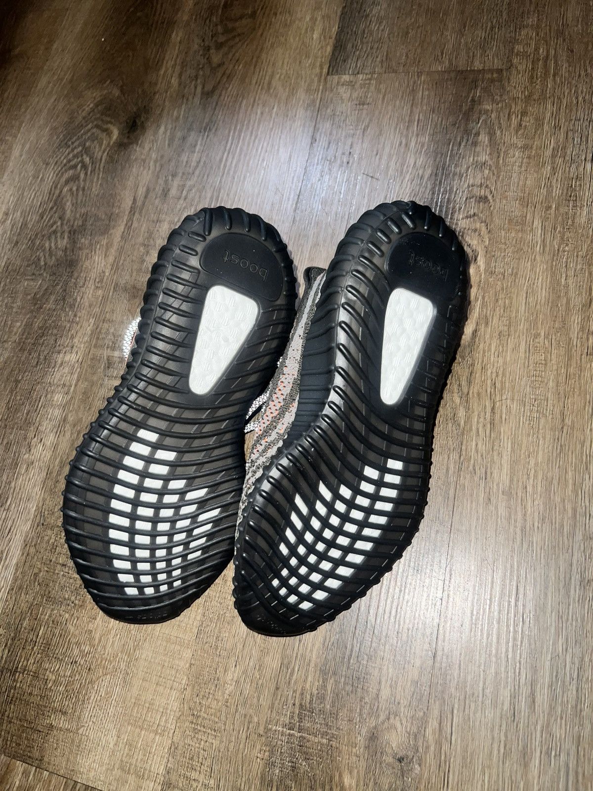 Yeezy Yeezy Boost 350 V2 Size US 6 / EU 39 - 7 Thumbnail