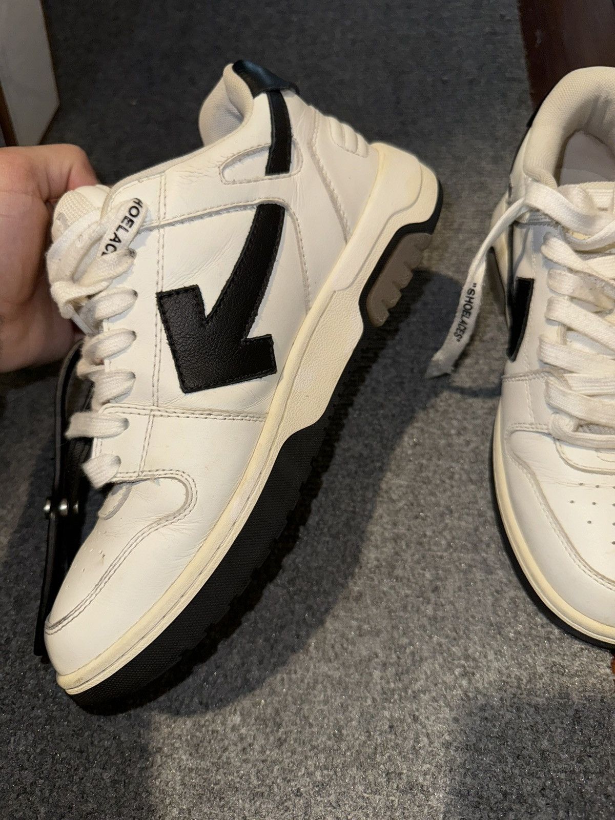 Off-White Off-White Out of Office Low Top Sneakers in White and Black Size US 6.5 / EU 39-40 - 9 Thumbnail