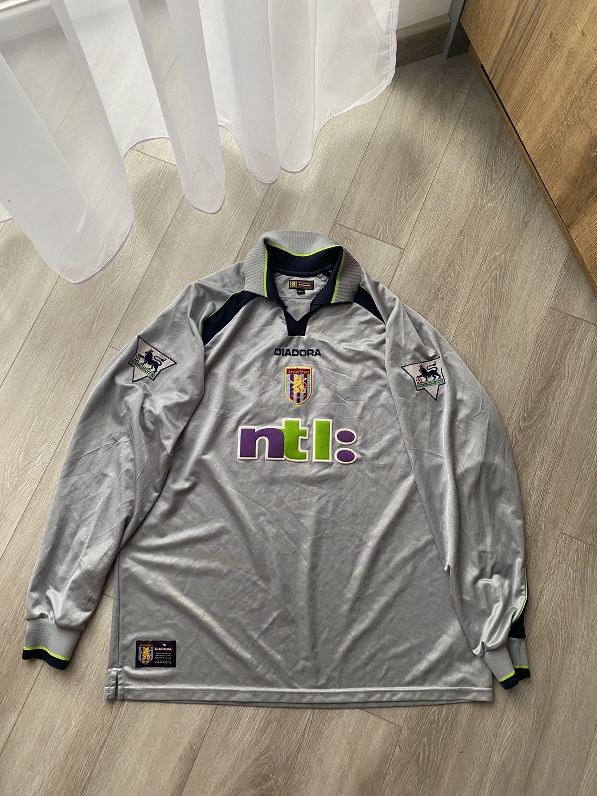 Diadora × Vintage 2001-2002 Aston Villa Peter Crouch Long Sleeve Jersey Size US L / EU 52-54 / 3 - 1 Thumbnail