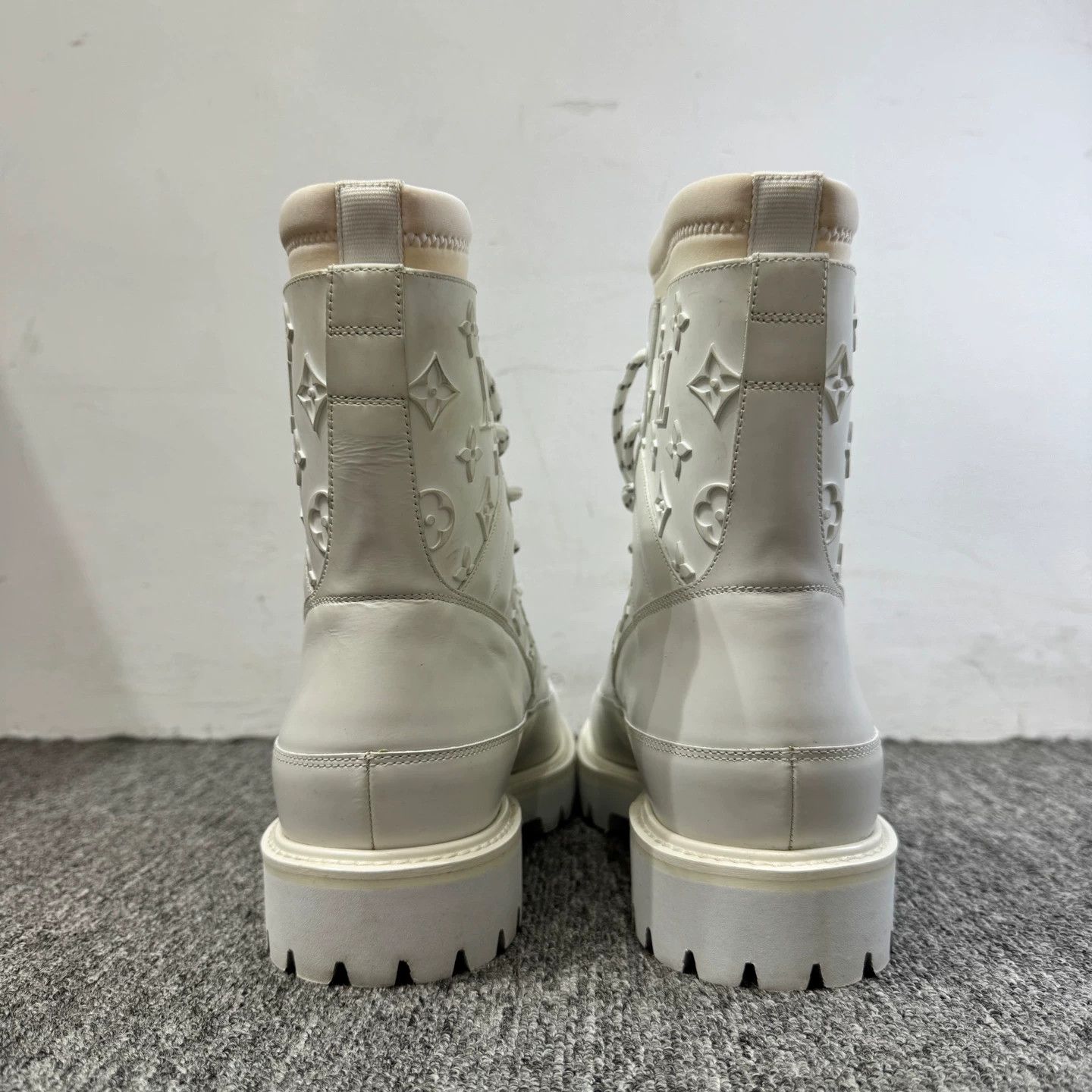 Louis Vuitton lv embossed monogram combat boots 9 98 New Size US 9 / EU 42 - 3 Thumbnail