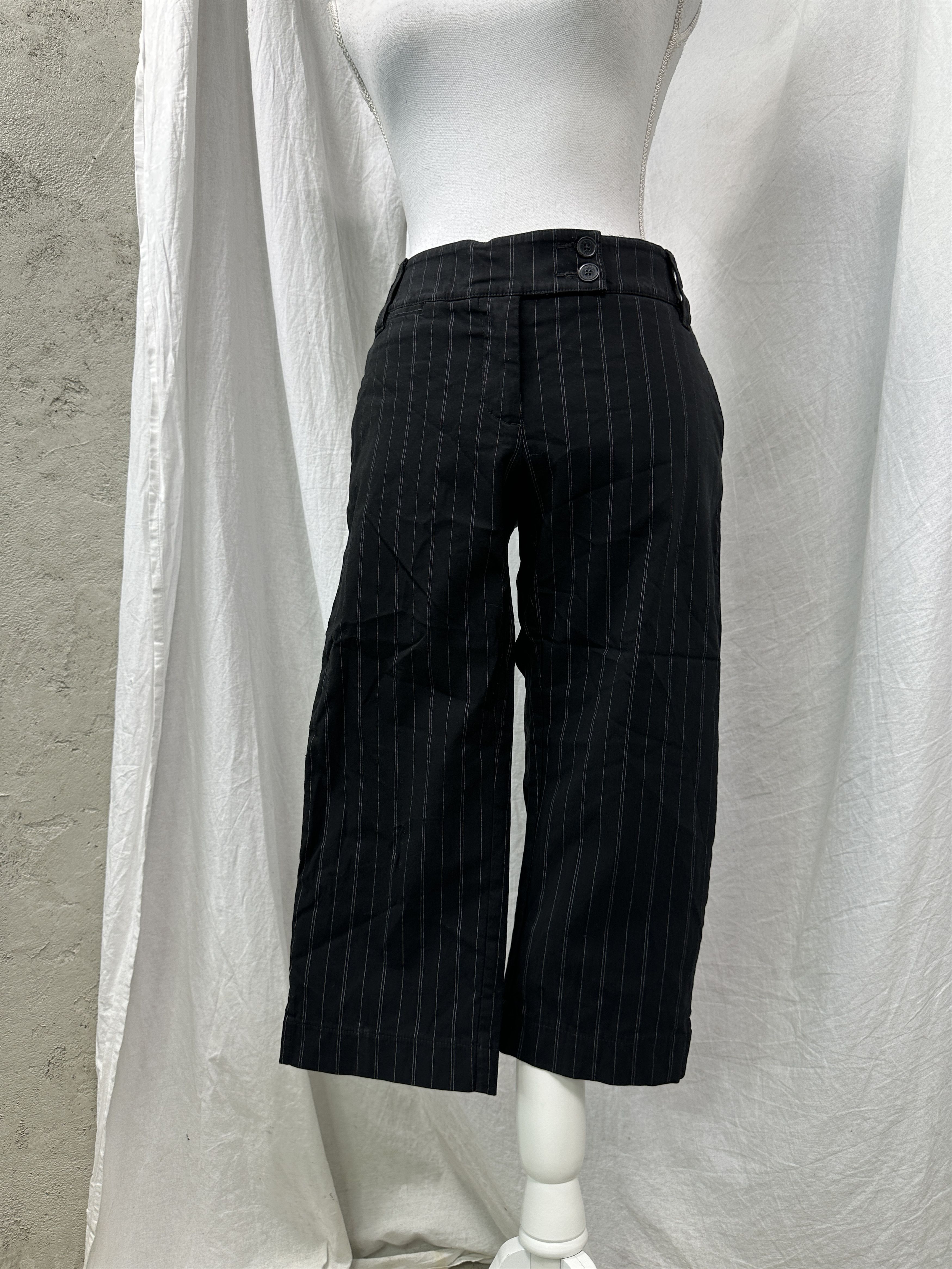 Vintage Vintage Avant Garde Opium Capri Pinstripe 00s Shorts Size 25" / US 0 / IT 36 - 1 Thumbnail