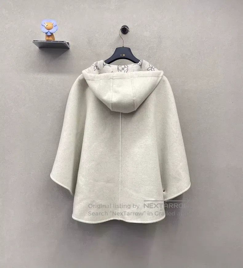 Louis Vuitton Louis Vuitton Hooded reversible Cape Size ONE SIZE - 2 Thumbnail